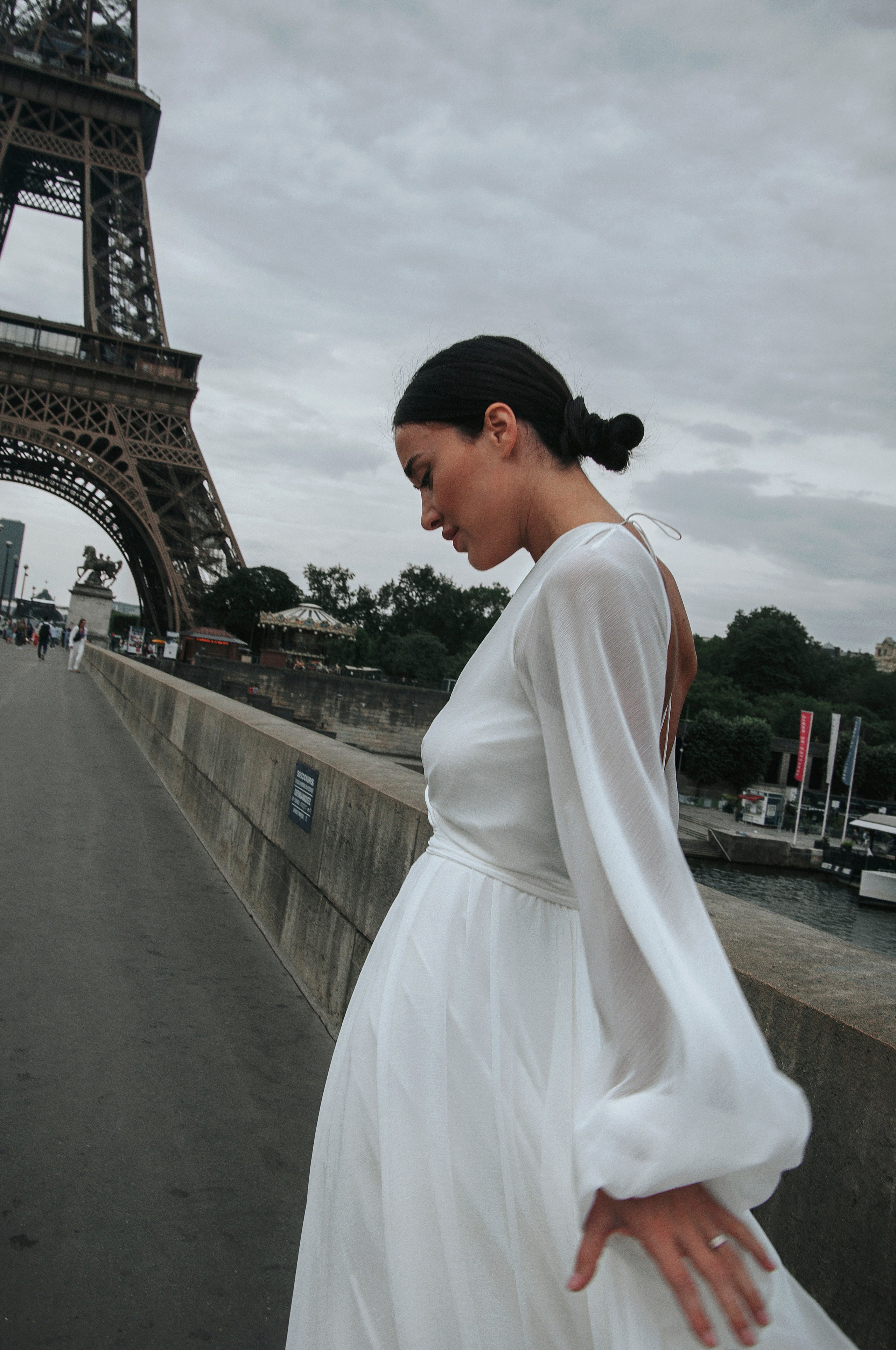 Wedding photoshoot at the Eiffel Tower. Paris photographer — Polina Osipova