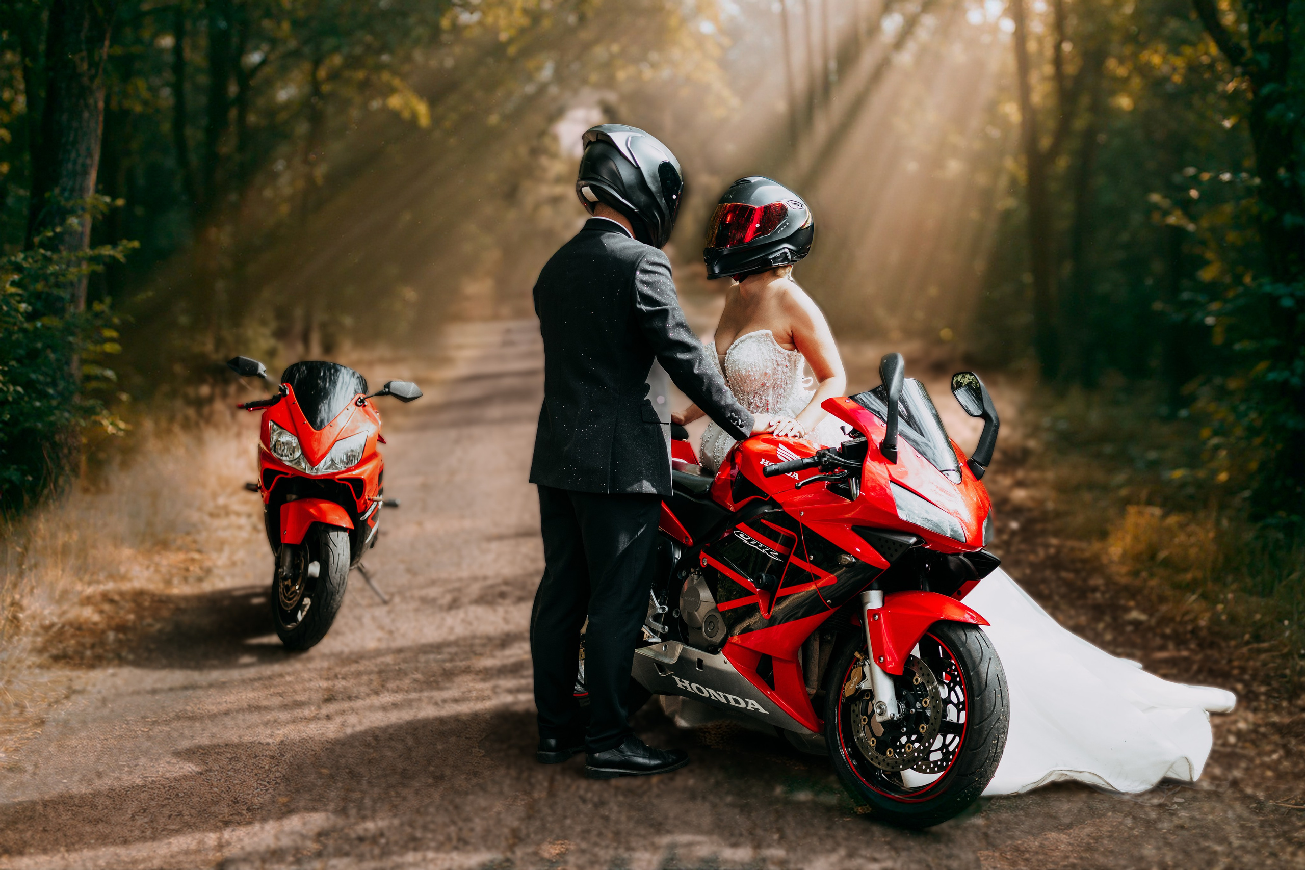 Trash the Dress cu motocicliști — ședință foto de poveste. Lucian Dedeu — Fotograf de nuntă și eveniment