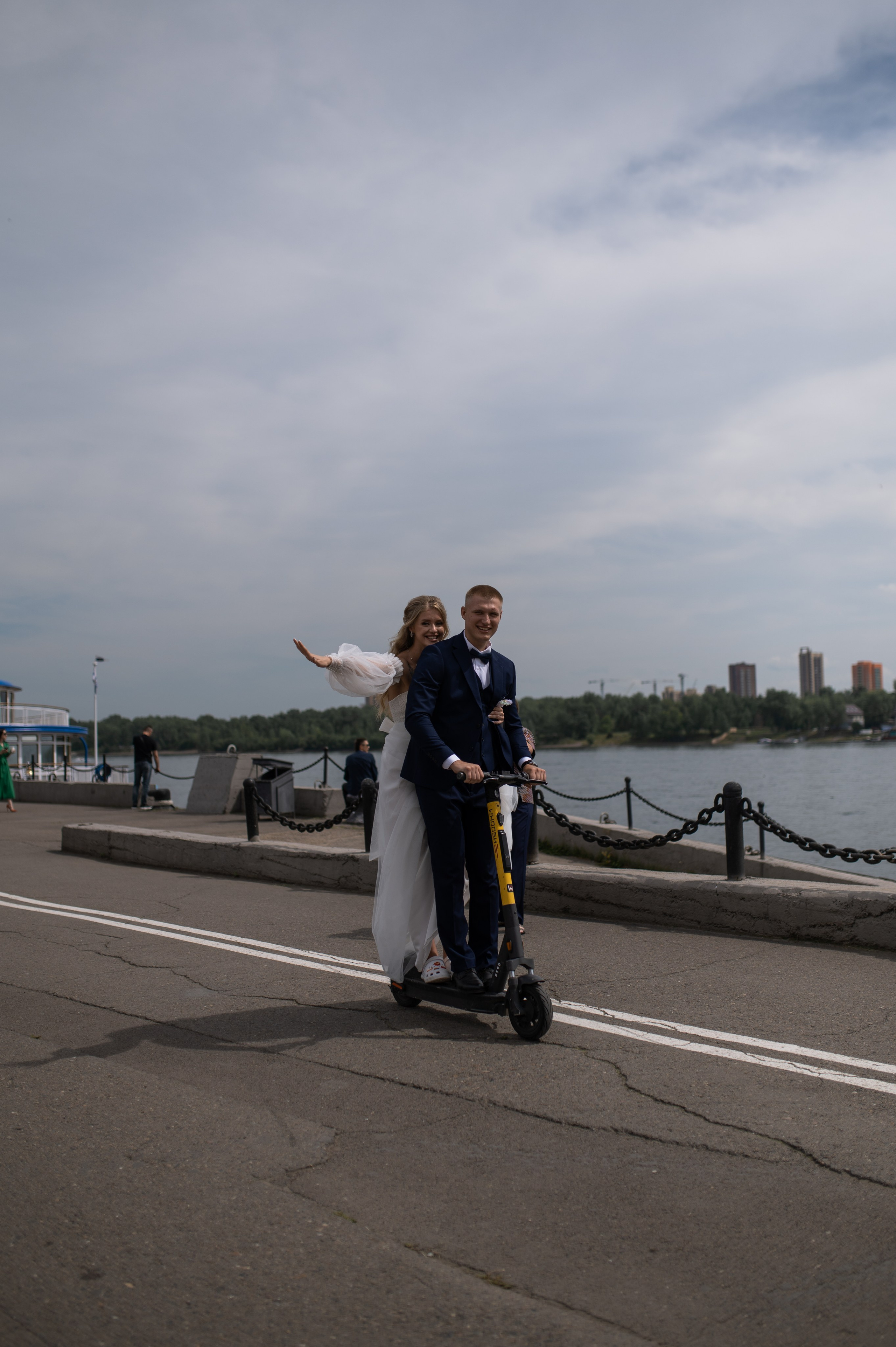 STOP! Wait a minute. Wedding and commercial photographer