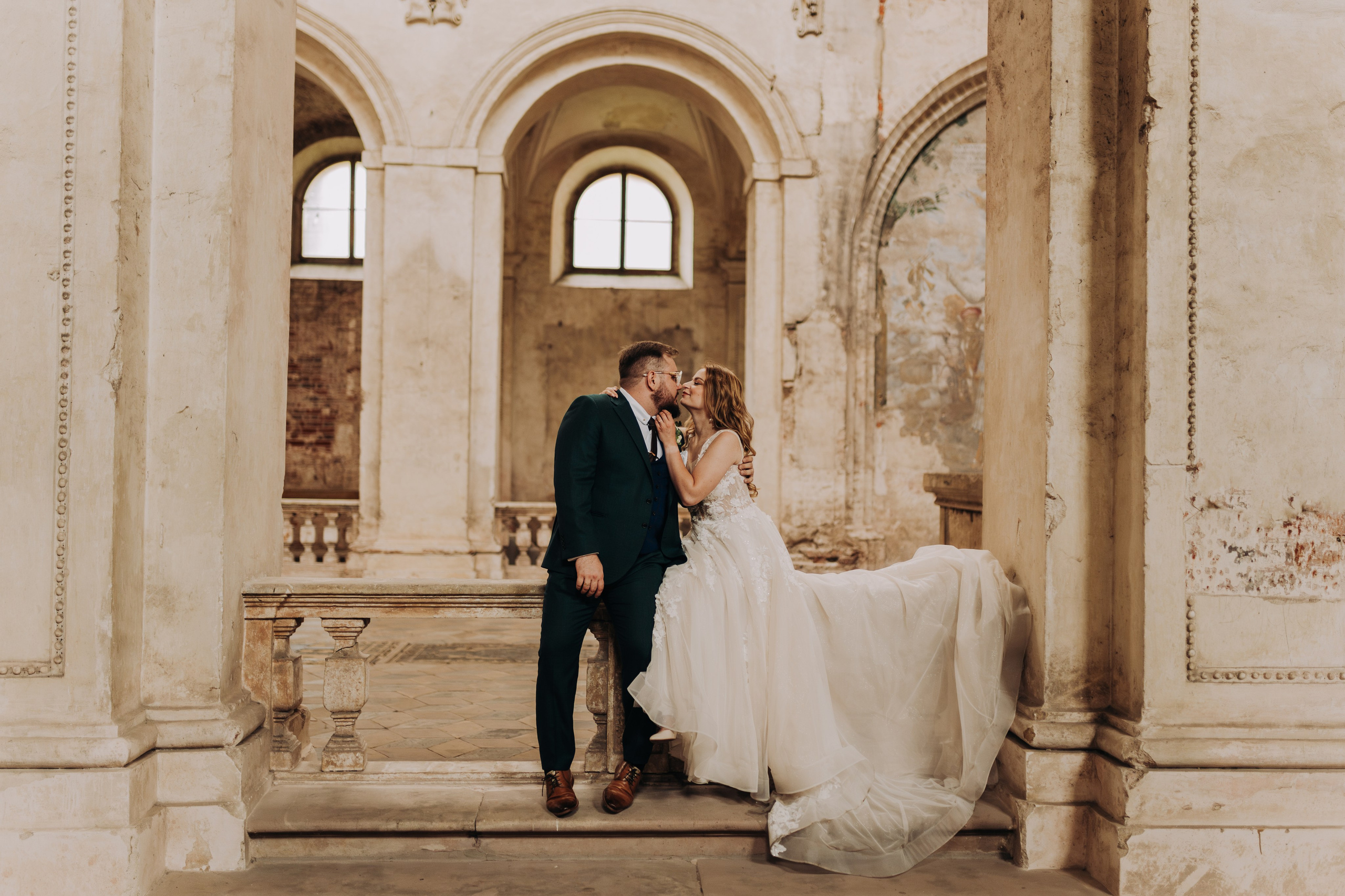 Klasztor Cystersów w Lubiążu: Plener ślubny Oli i Rafała. Fotograf ślubny Śląsk – reportaż ślubny | KarkowskaFoto