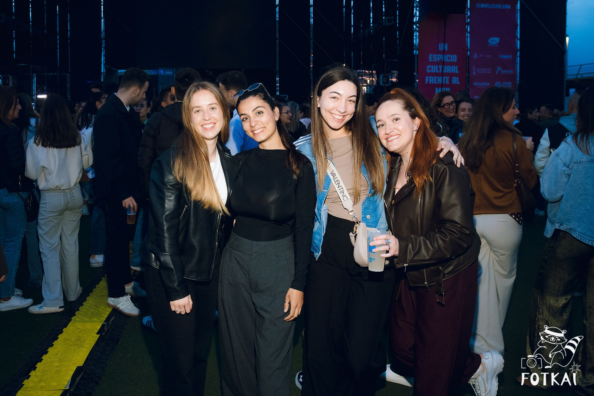 Marta Santos — Fotos del concierto en Alicante 2026: pop flamenco en El Muelle Live | FOTKAI
