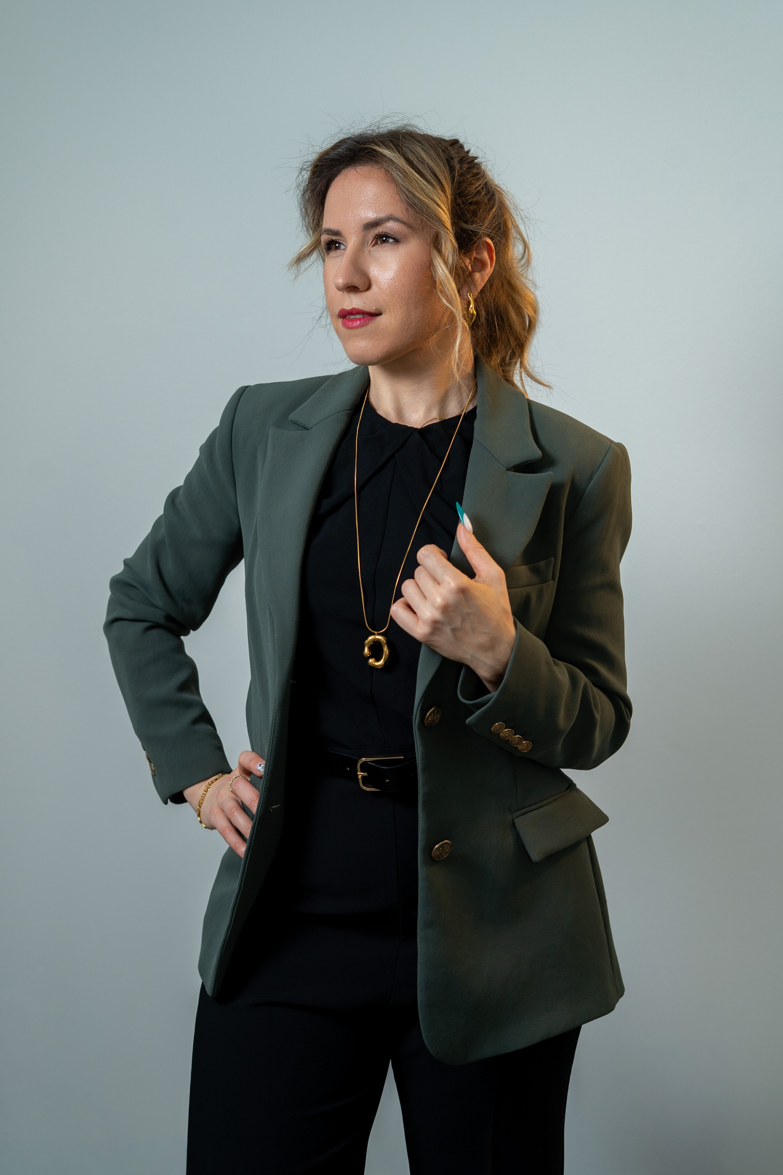 Nina Petrasco. Frames by Giovani Braga