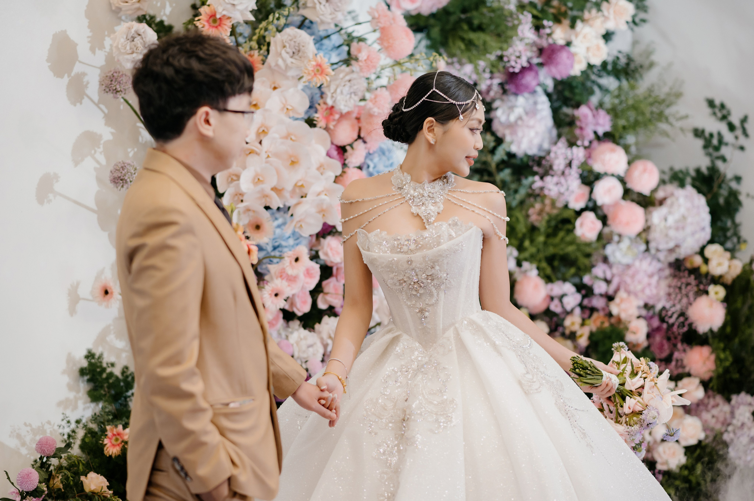 KHANG & QUYEN / Lavela Hotel. Saigon Wedding Present | Art Beyond Moments