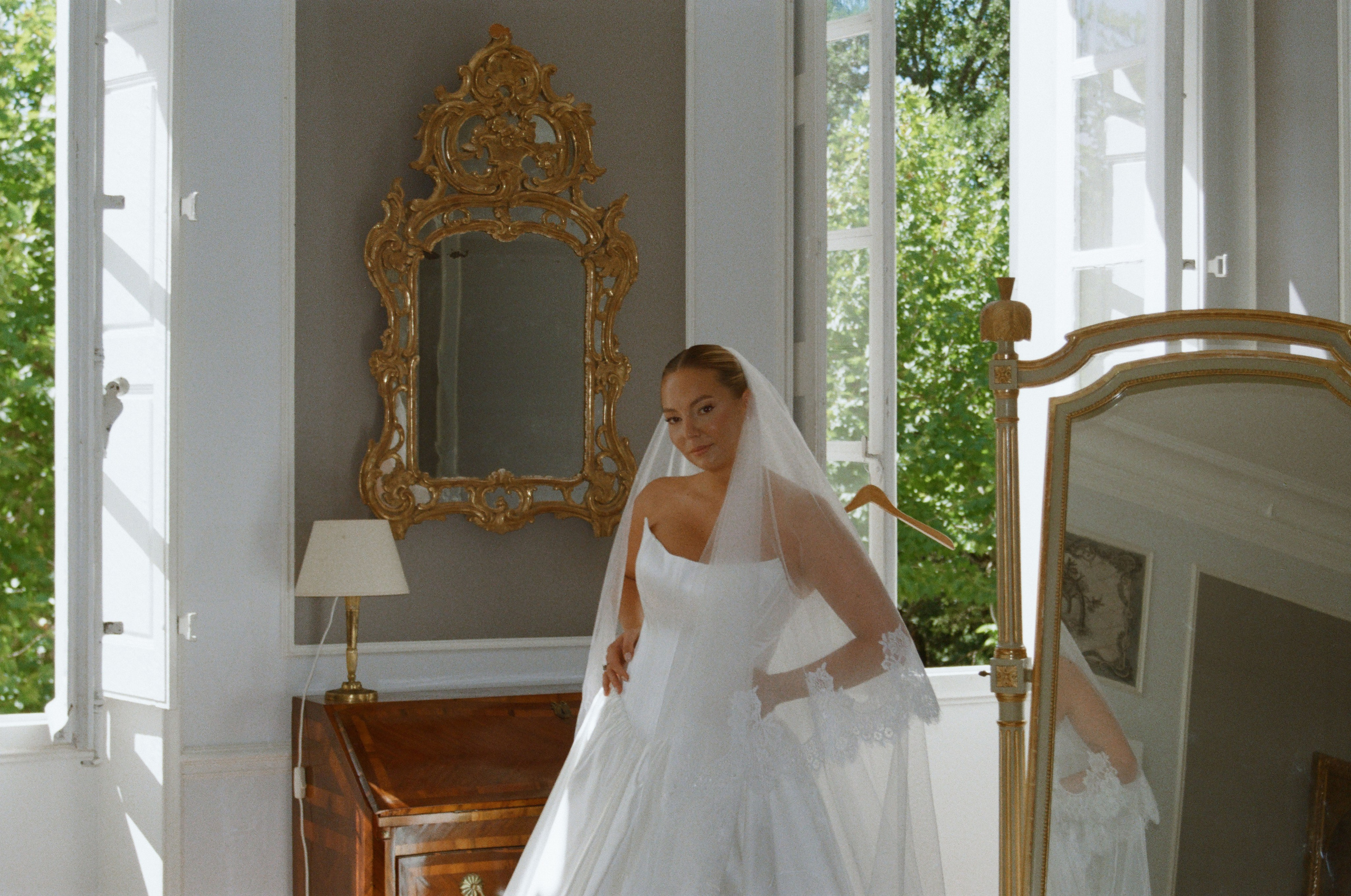 À l’argentique. Lucy Hubert — Photographe de mariage à Paris et en France