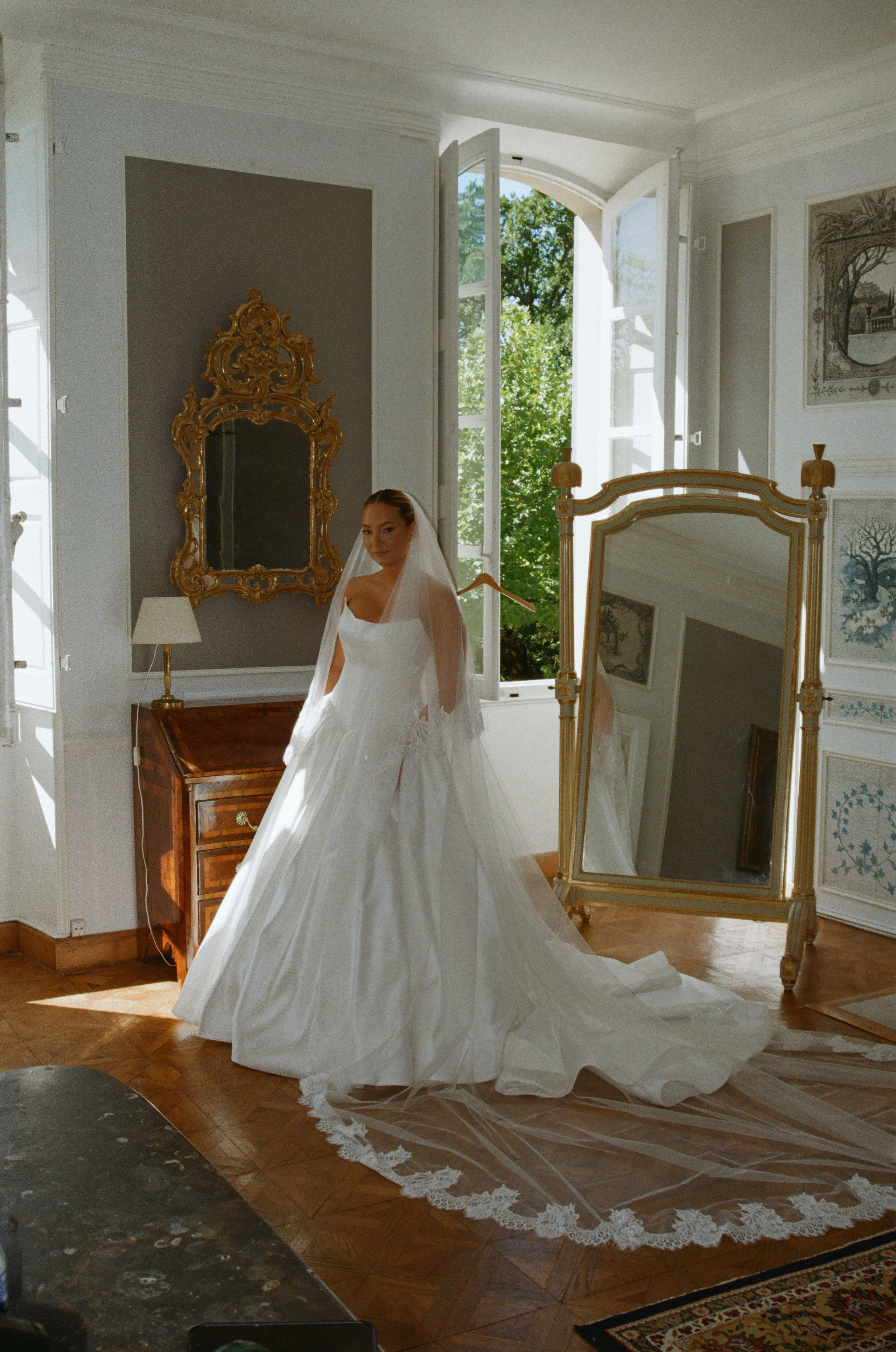 À l’argentique. Lucy Hubert — Photographe de mariage à Paris et en France