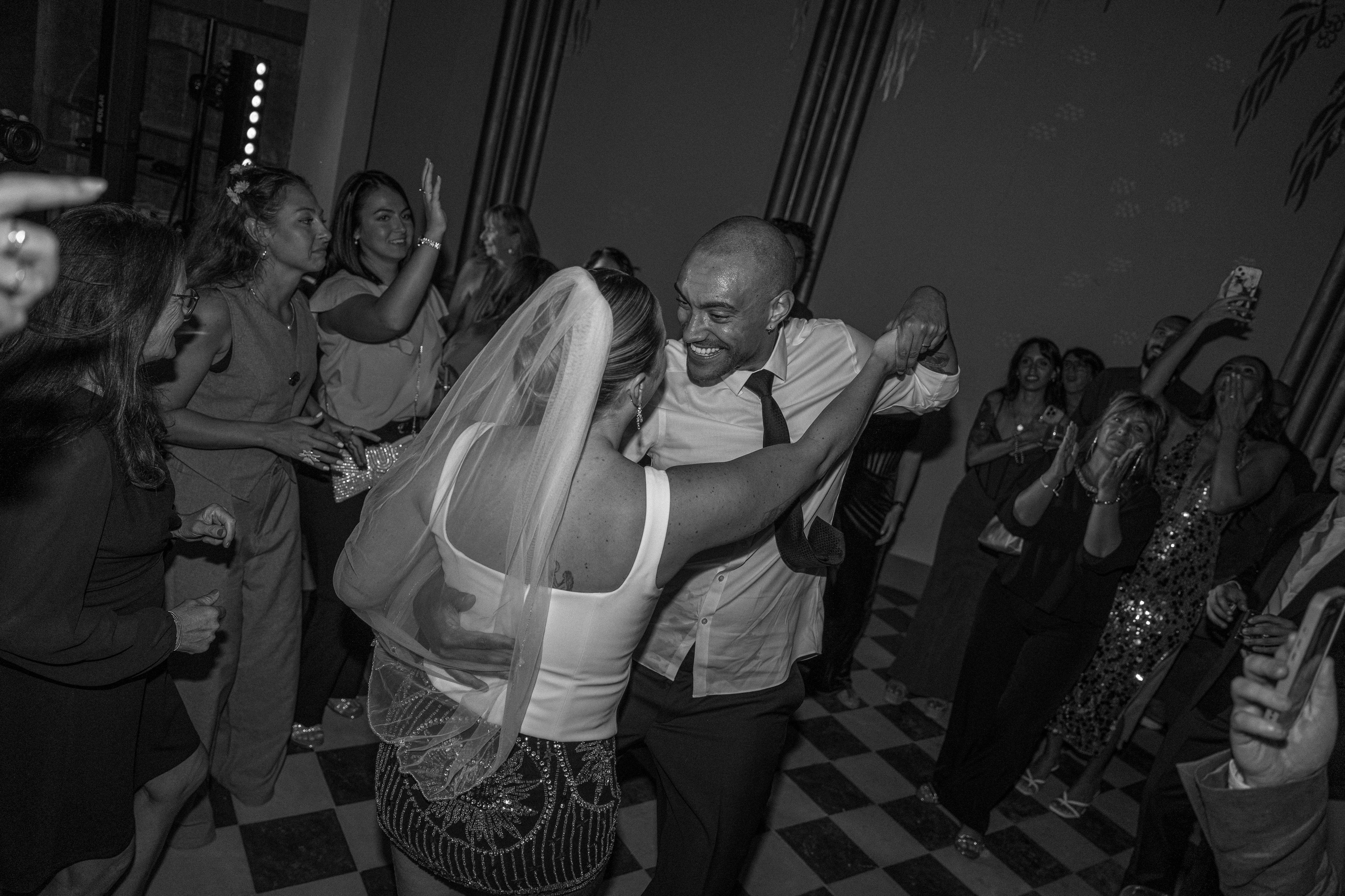 Full wedding gallery - 14h de couverture. Lucy Hubert — Photographe de mariage à Paris et en France
