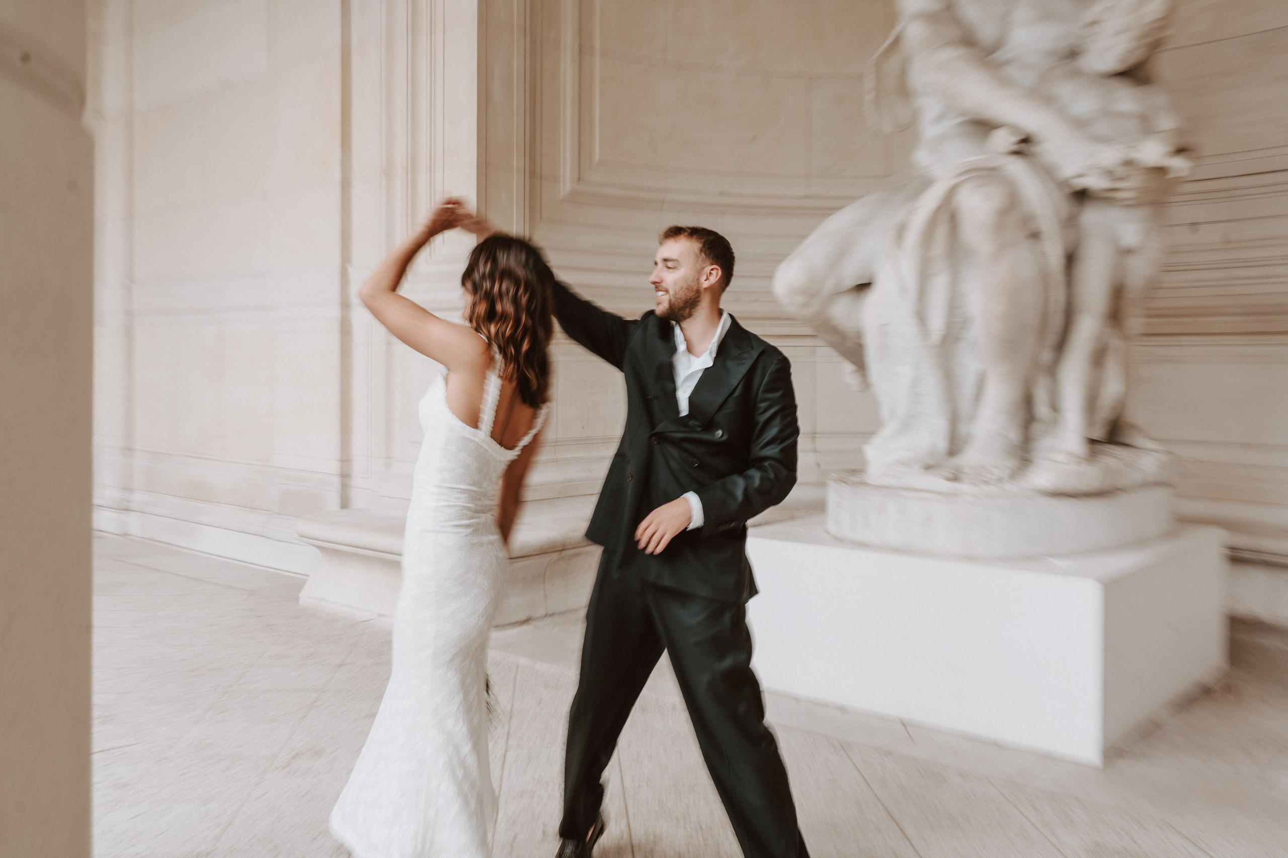 Pré-engagement à Paris. Lucy Hubert — Photographe de mariage à Paris et en France