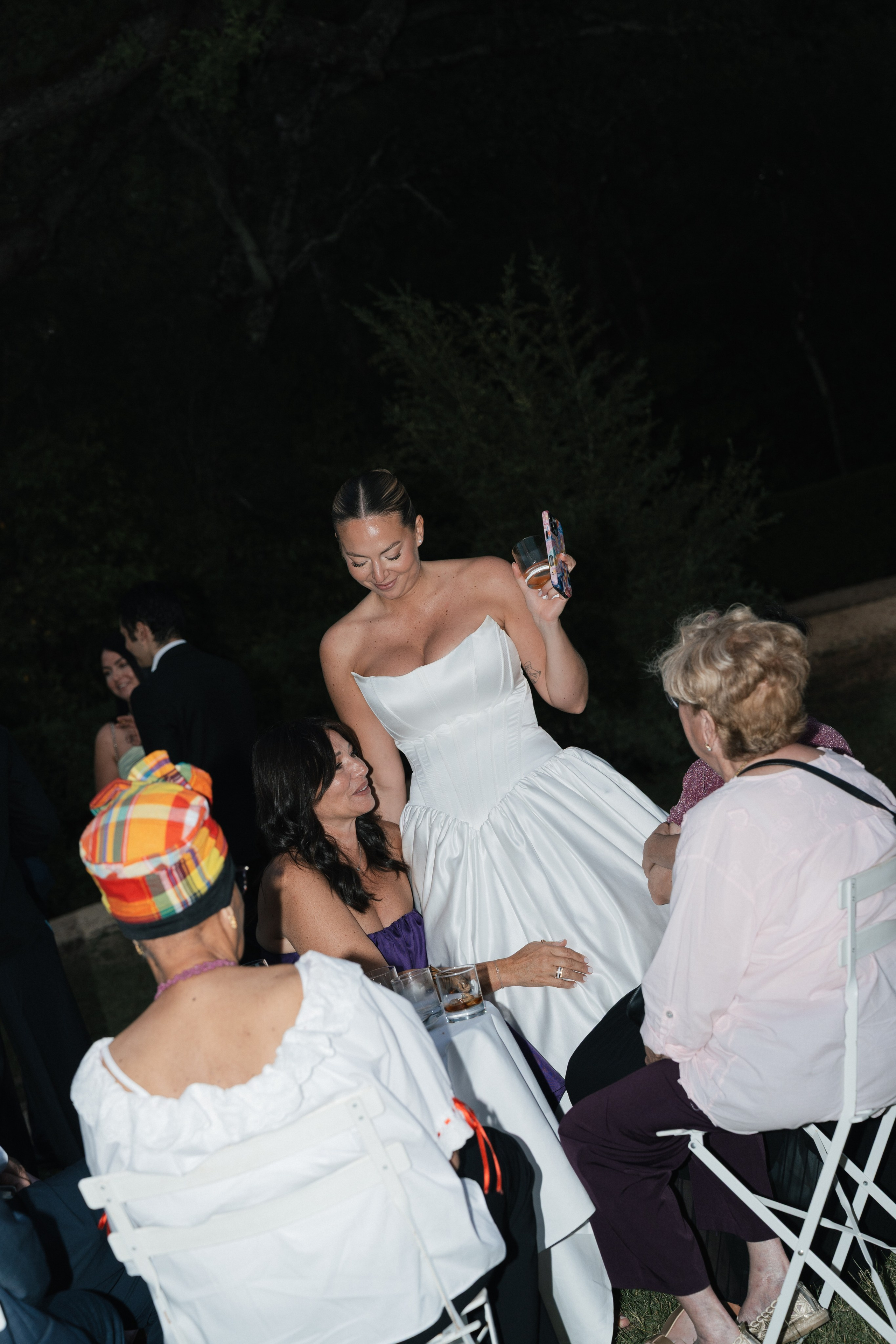 Full wedding gallery - 14h de couverture. Lucy Hubert — Photographe de mariage à Paris et en France