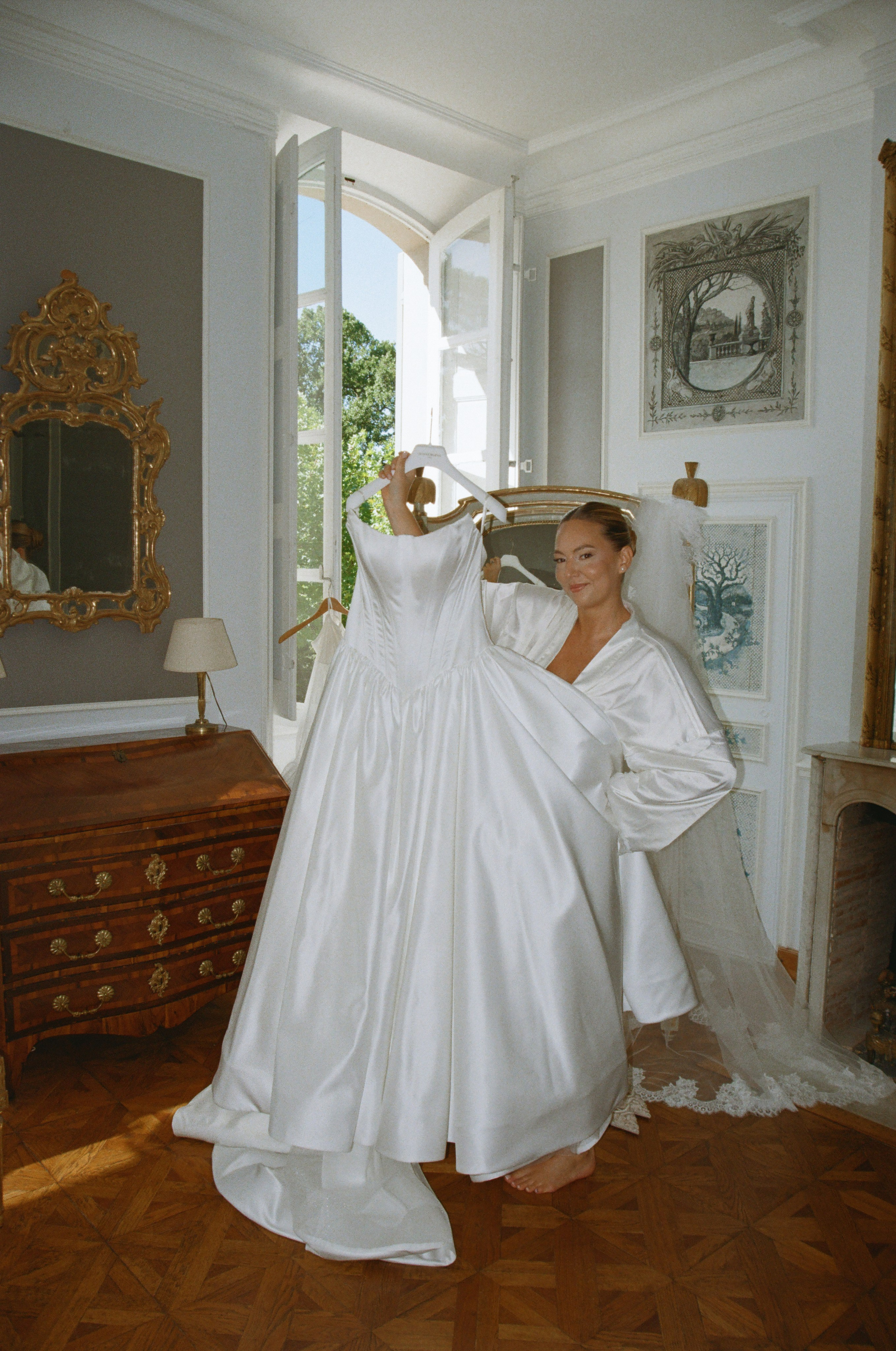 À l’argentique. Lucy Hubert — Photographe de mariage à Paris et en France