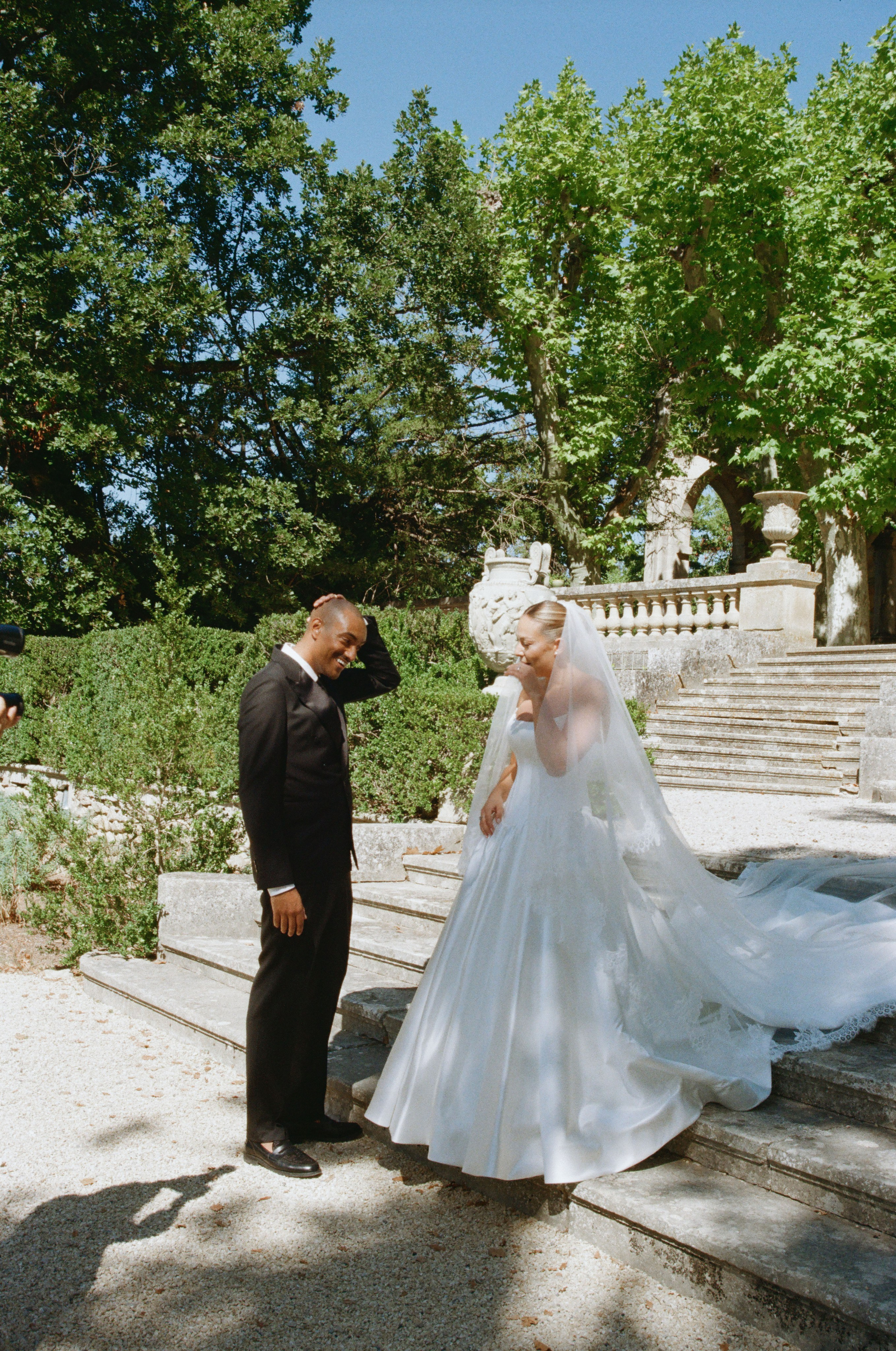 À l’argentique. Lucy Hubert — Photographe de mariage à Paris et en France