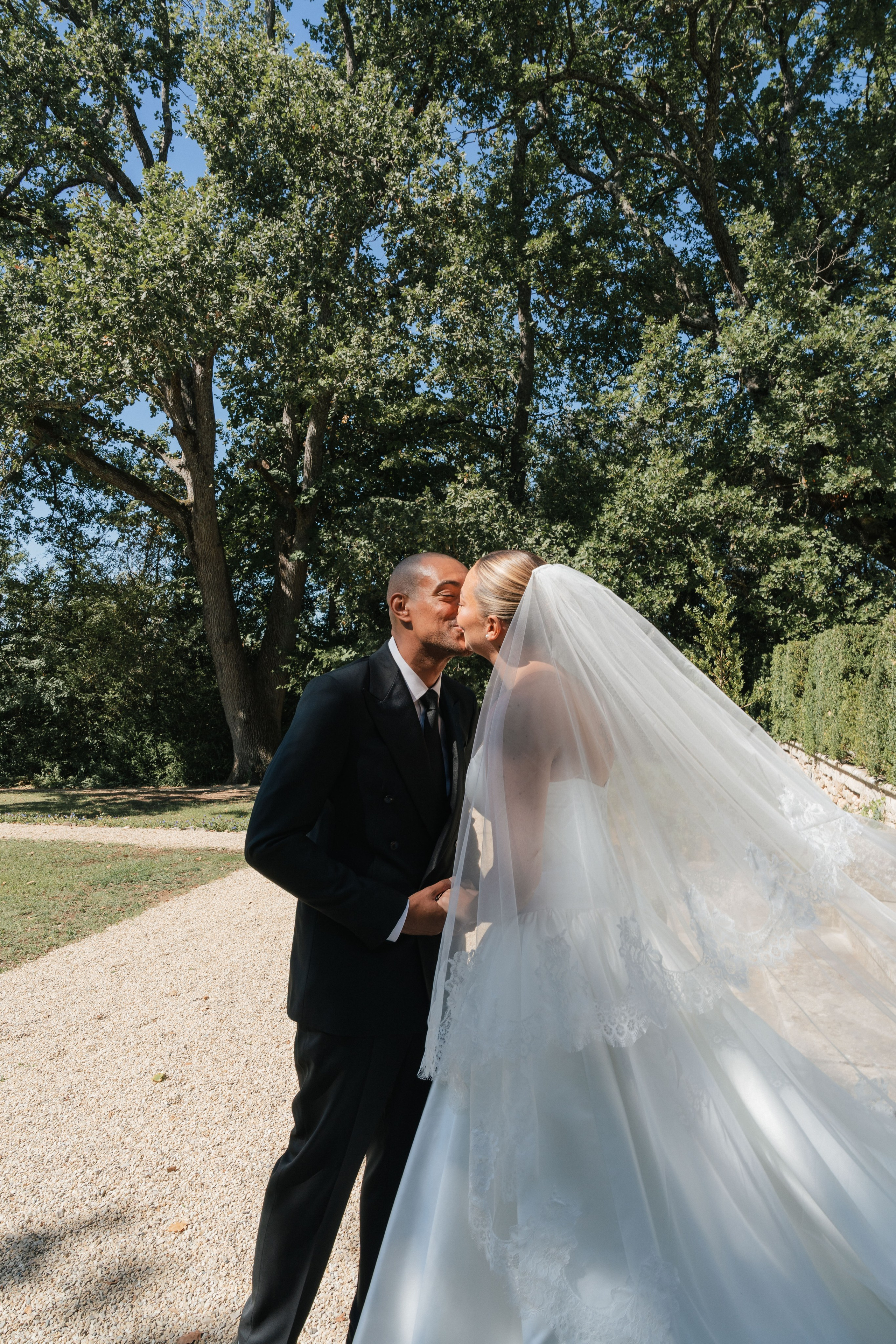 Full wedding gallery - 14h de couverture. Lucy Hubert — Photographe de mariage à Paris et en France