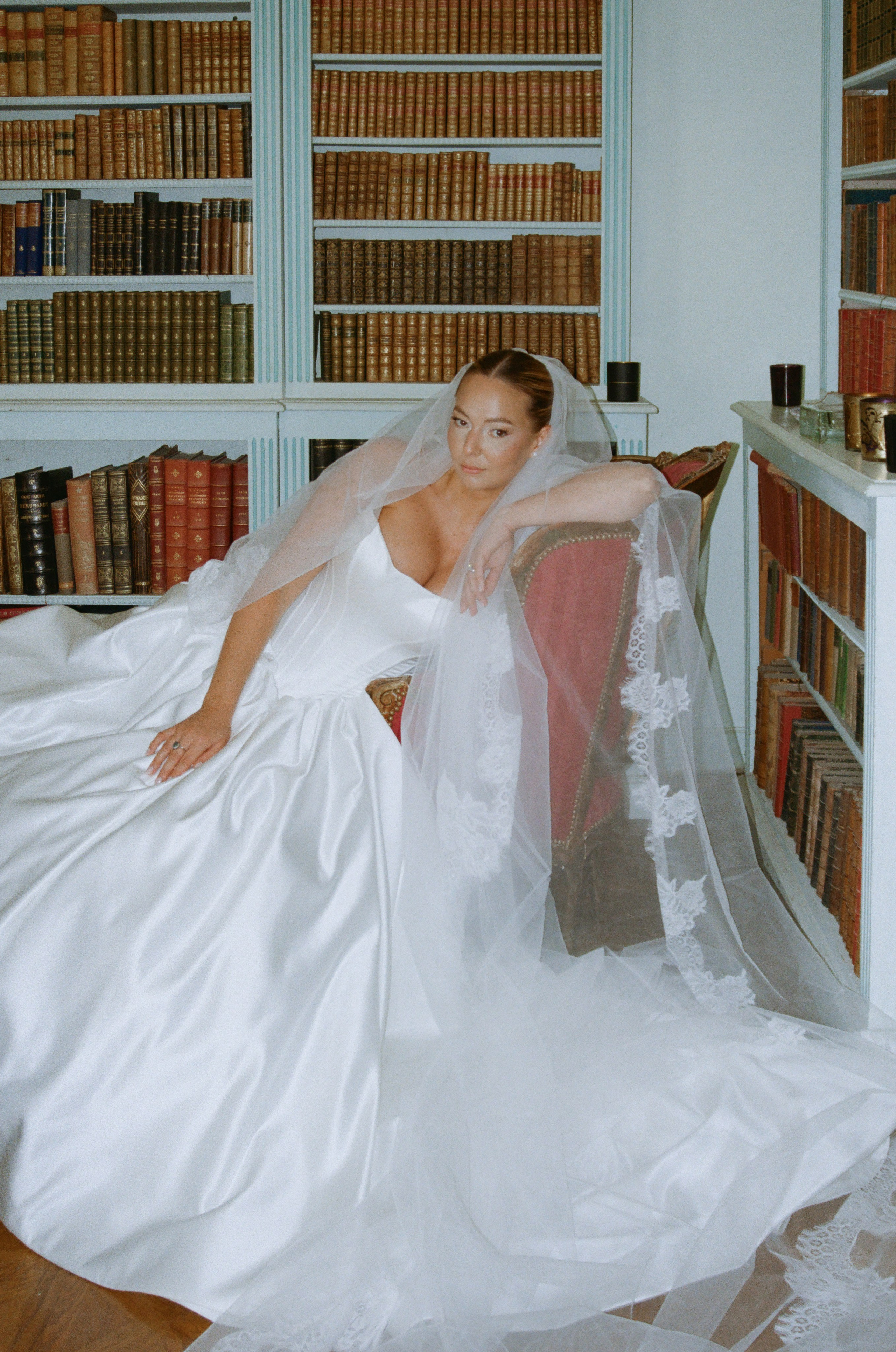À l’argentique. Lucy Hubert — Photographe de mariage à Paris et en France