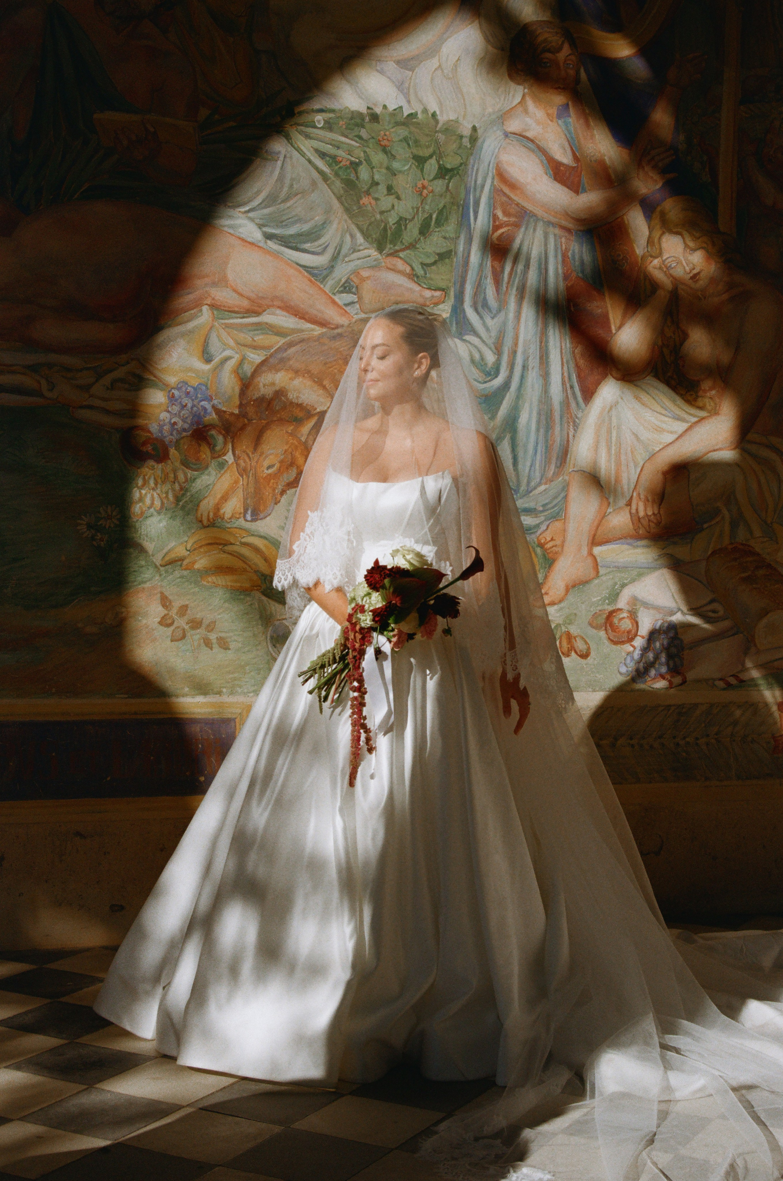 À l’argentique. Lucy Hubert — Photographe de mariage à Paris et en France