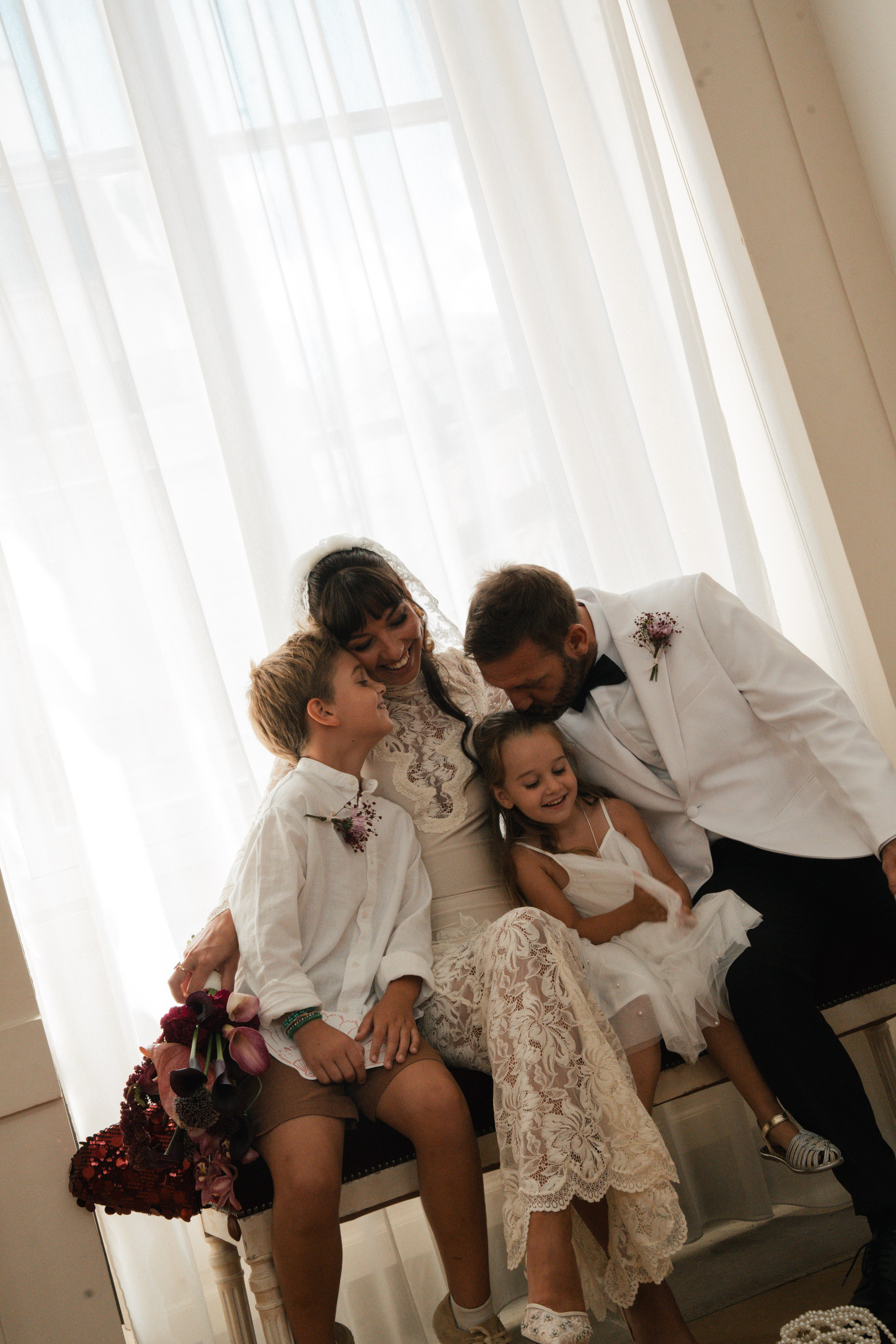Civil wedding - 6h de couverture. Lucy Hubert — Photographe de mariage à Paris et en France