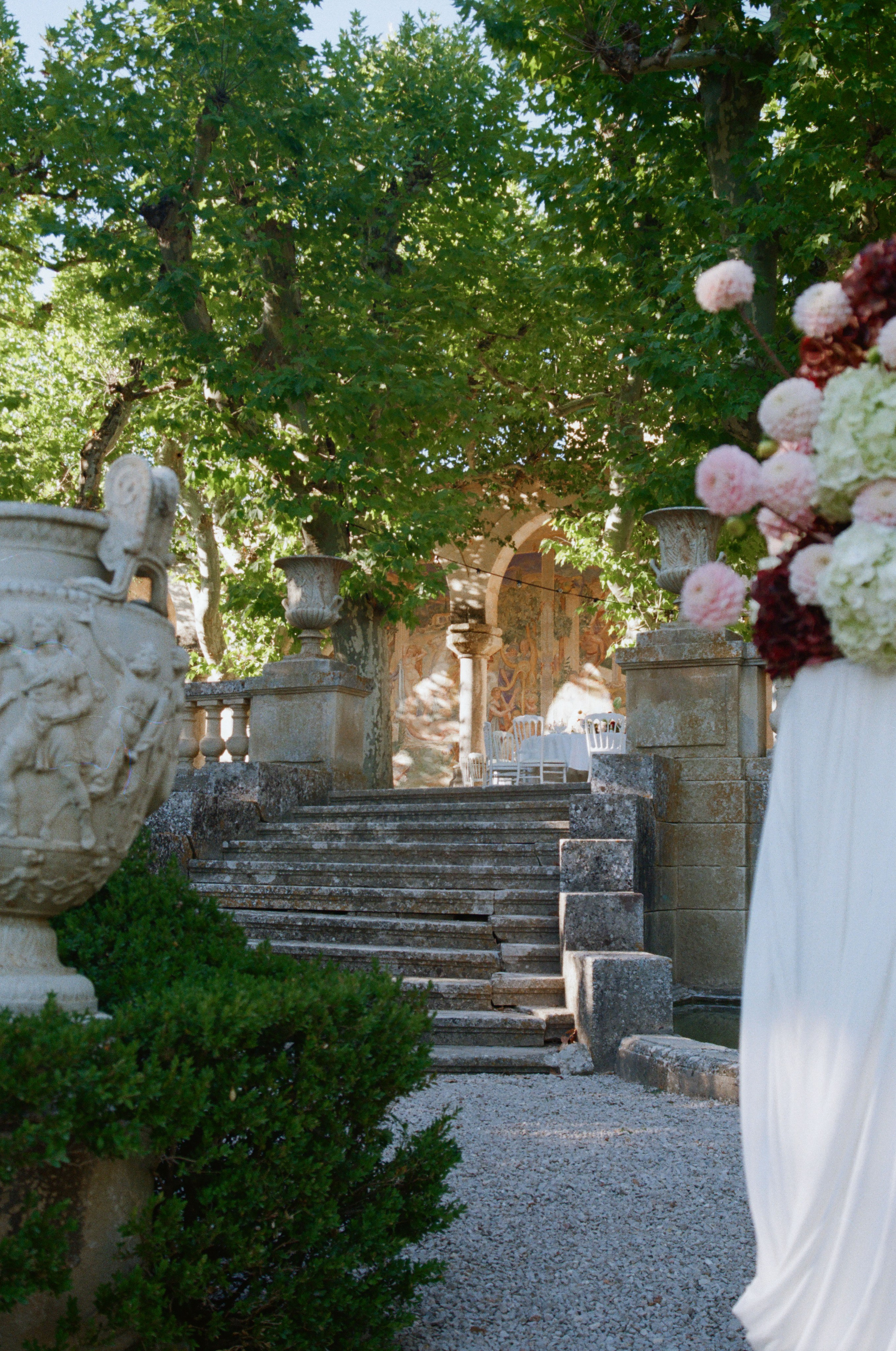 À l’argentique. Lucy Hubert — Photographe de mariage à Paris et en France