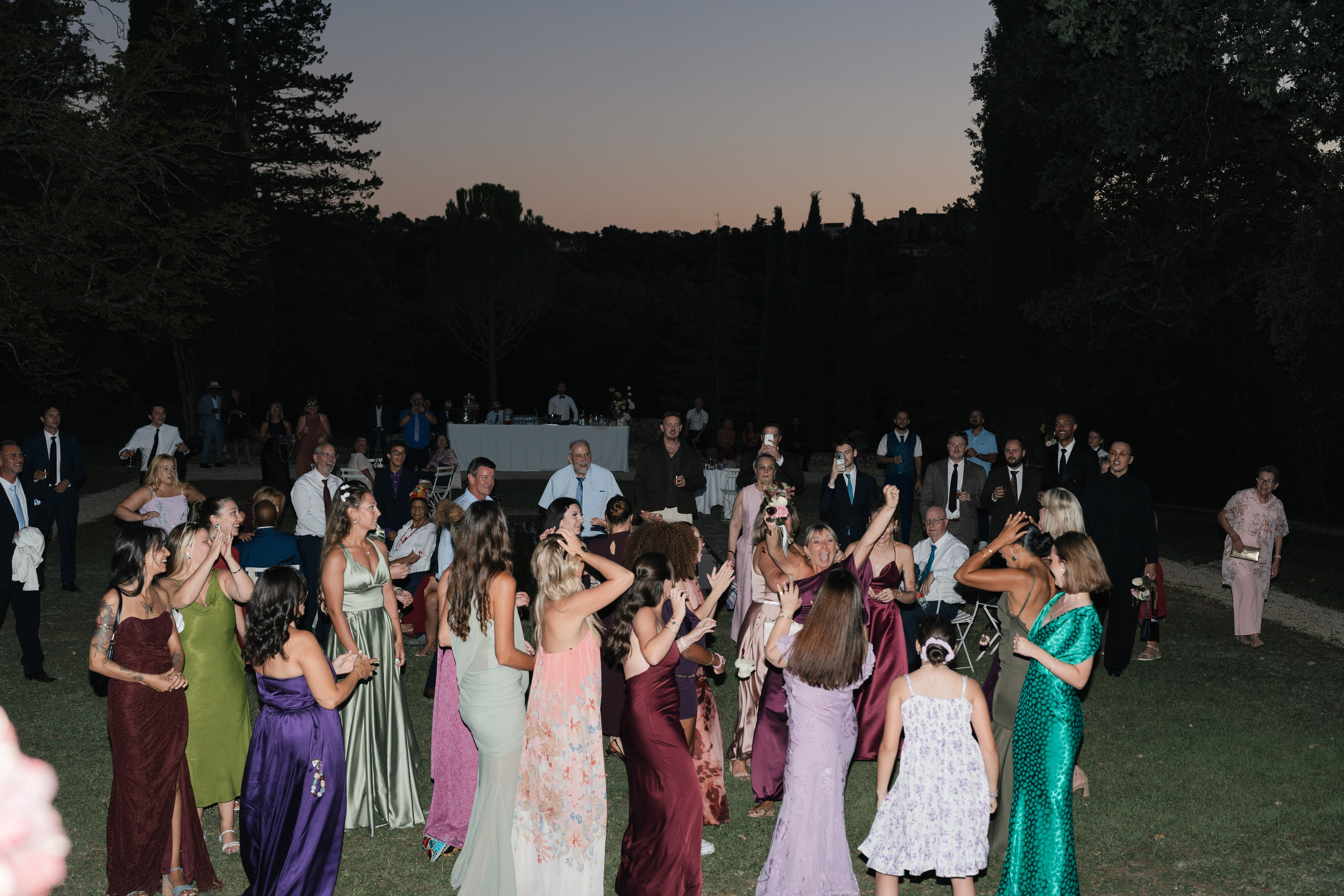 Full wedding gallery - 14h de couverture. Lucy Hubert — Photographe de mariage à Paris et en France