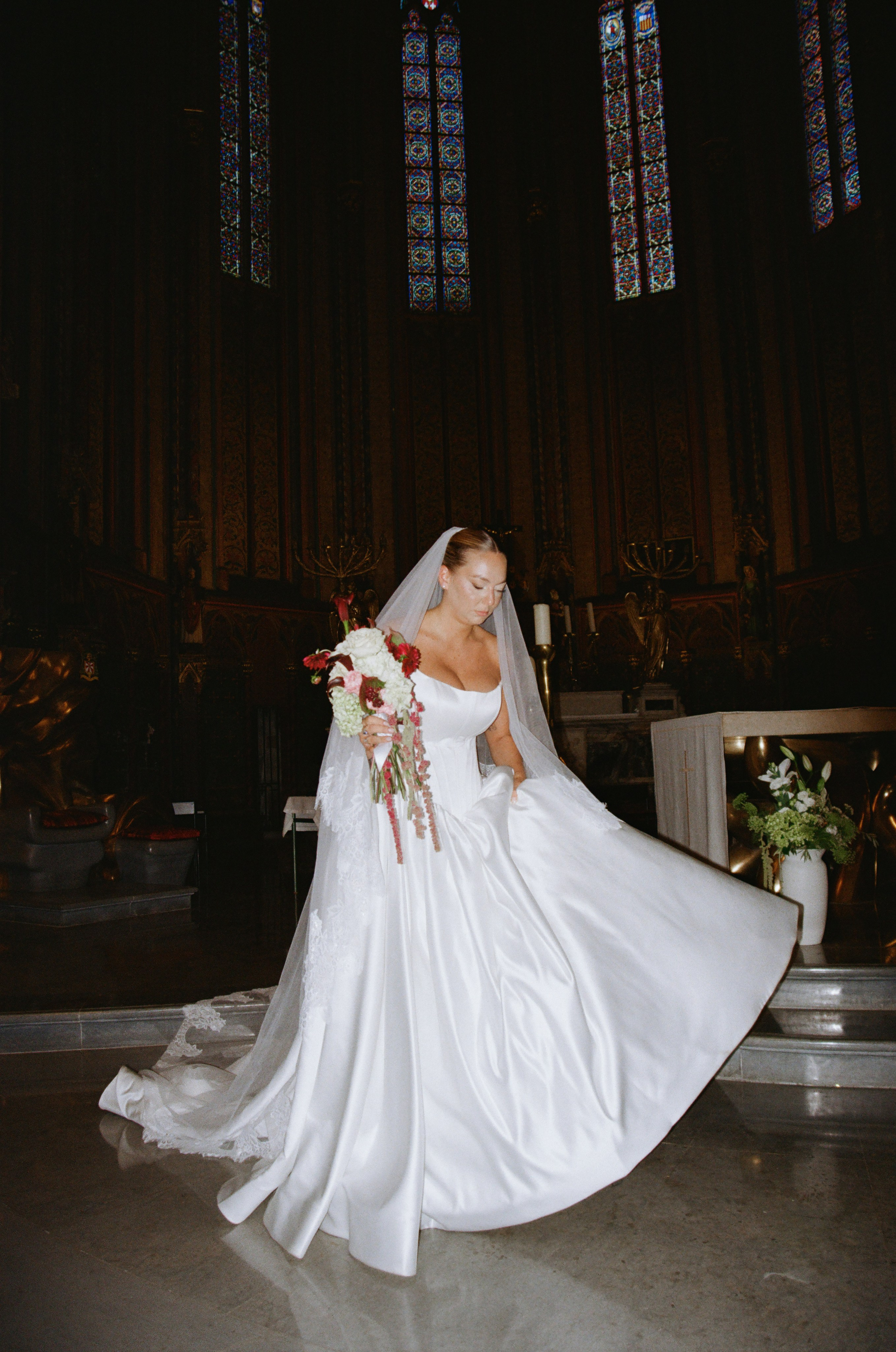 À l’argentique. Lucy Hubert — Photographe de mariage à Paris et en France