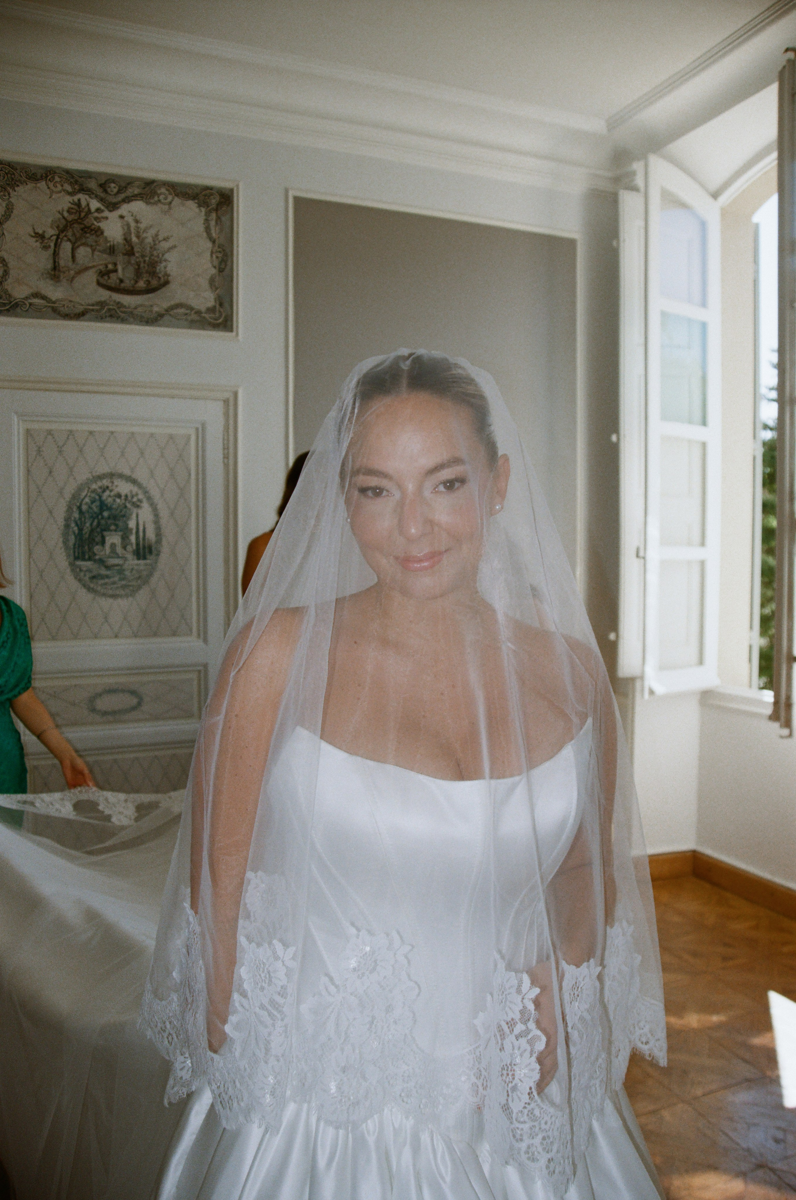 À l’argentique. Lucy Hubert — Photographe de mariage à Paris et en France
