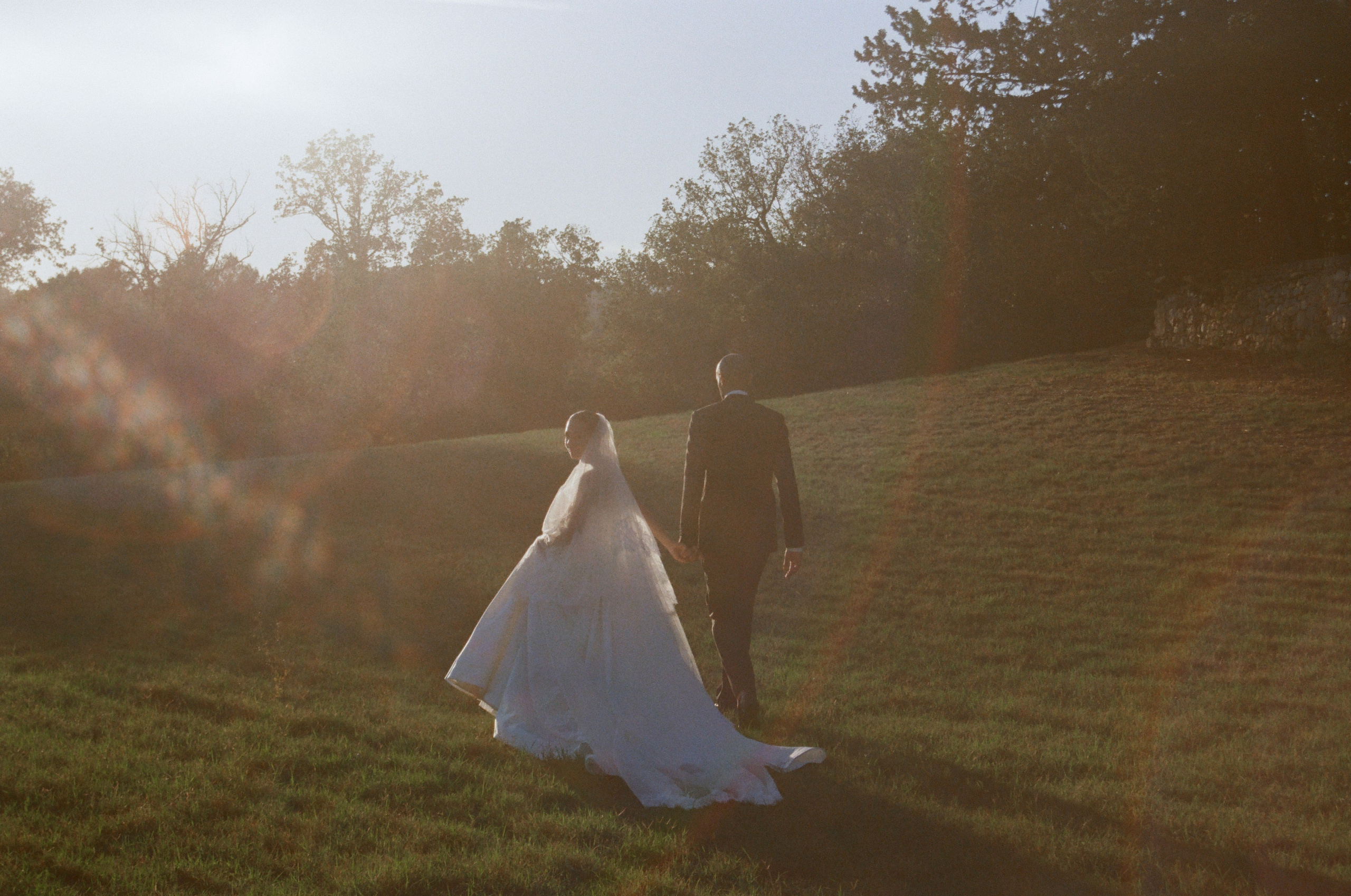 À l’argentique. Lucy Hubert — Photographe de mariage à Paris et en France