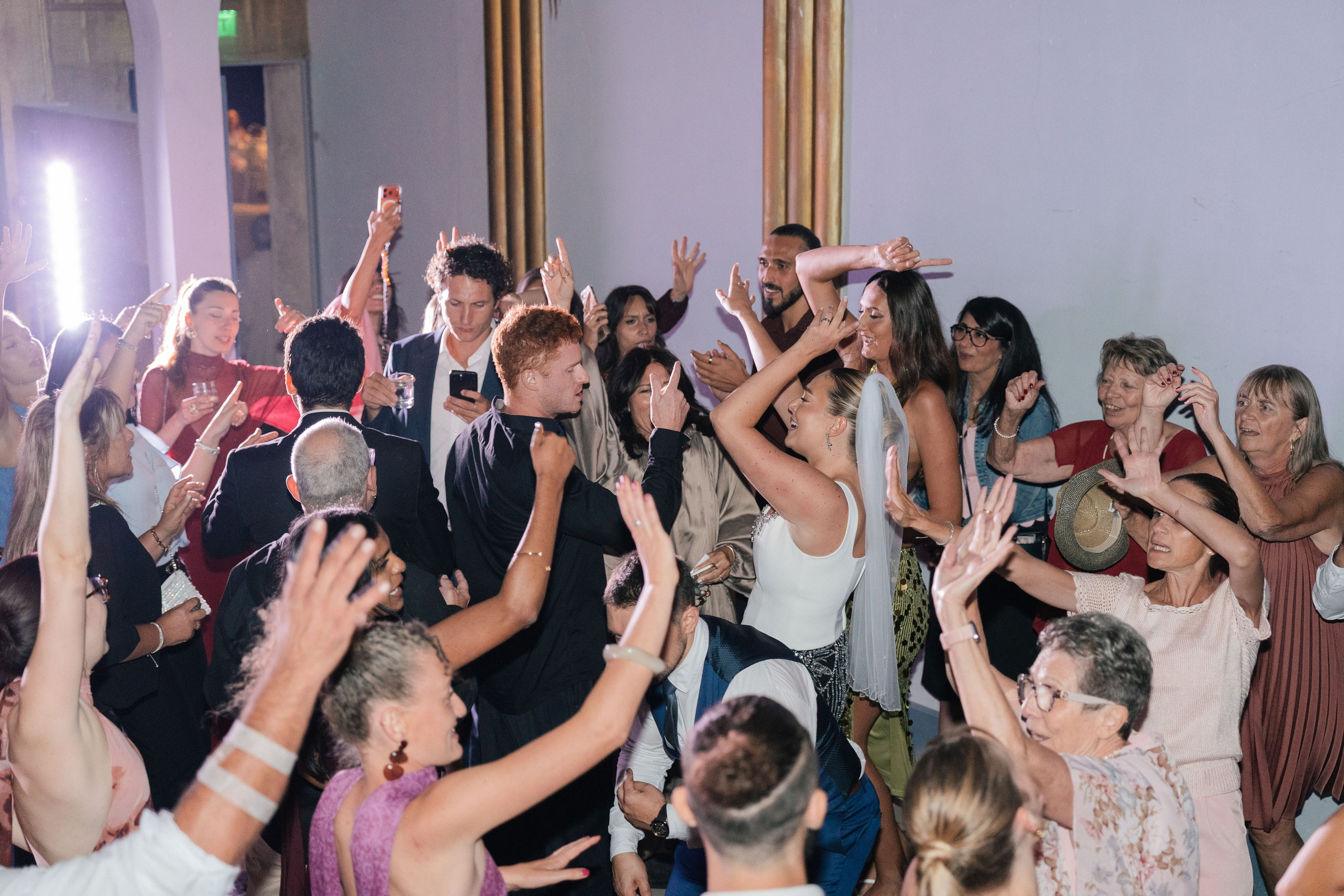 Full wedding gallery - 14h de couverture. Lucy Hubert — Photographe de mariage à Paris et en France