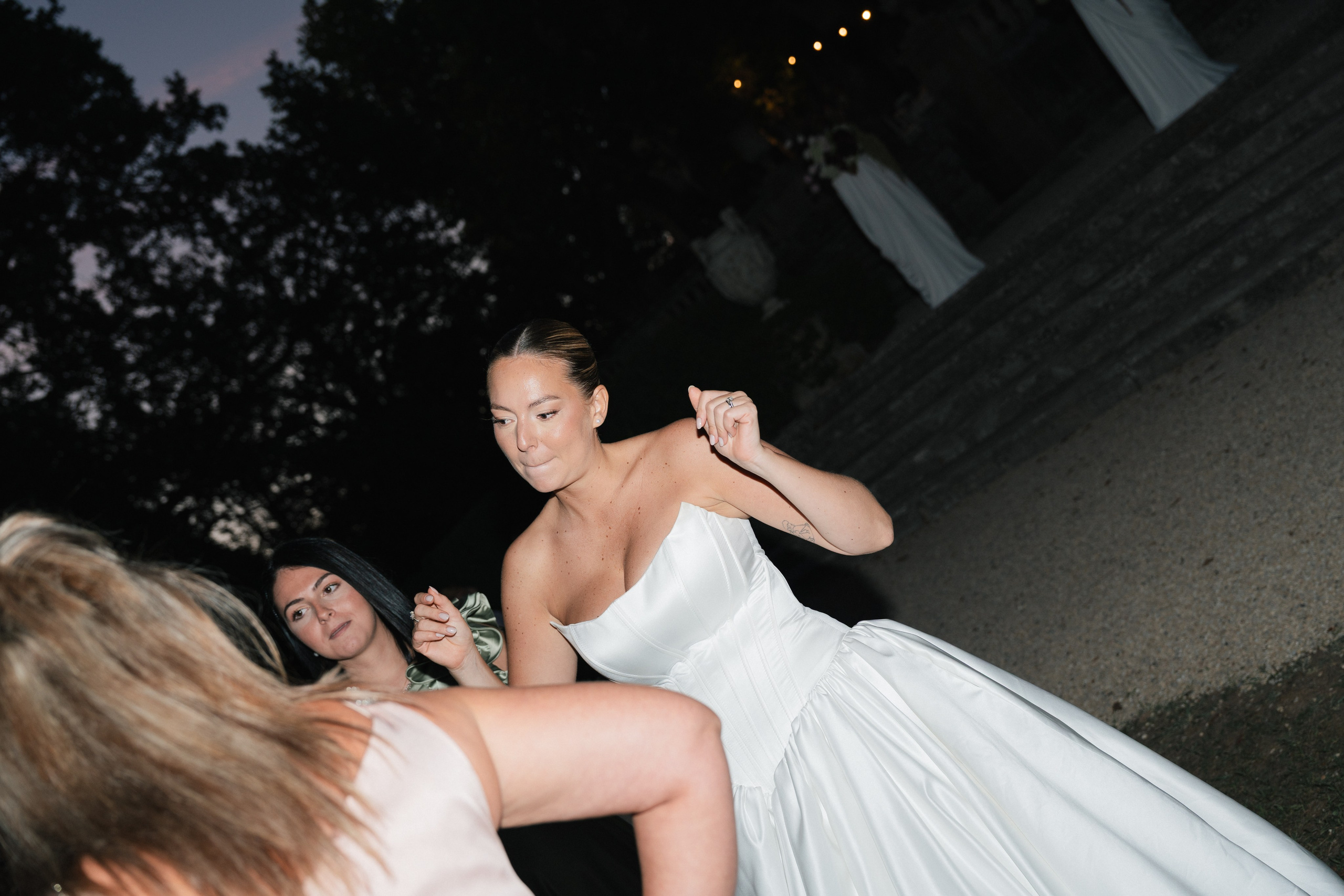 Full wedding gallery - 14h de couverture. Lucy Hubert — Photographe de mariage à Paris et en France