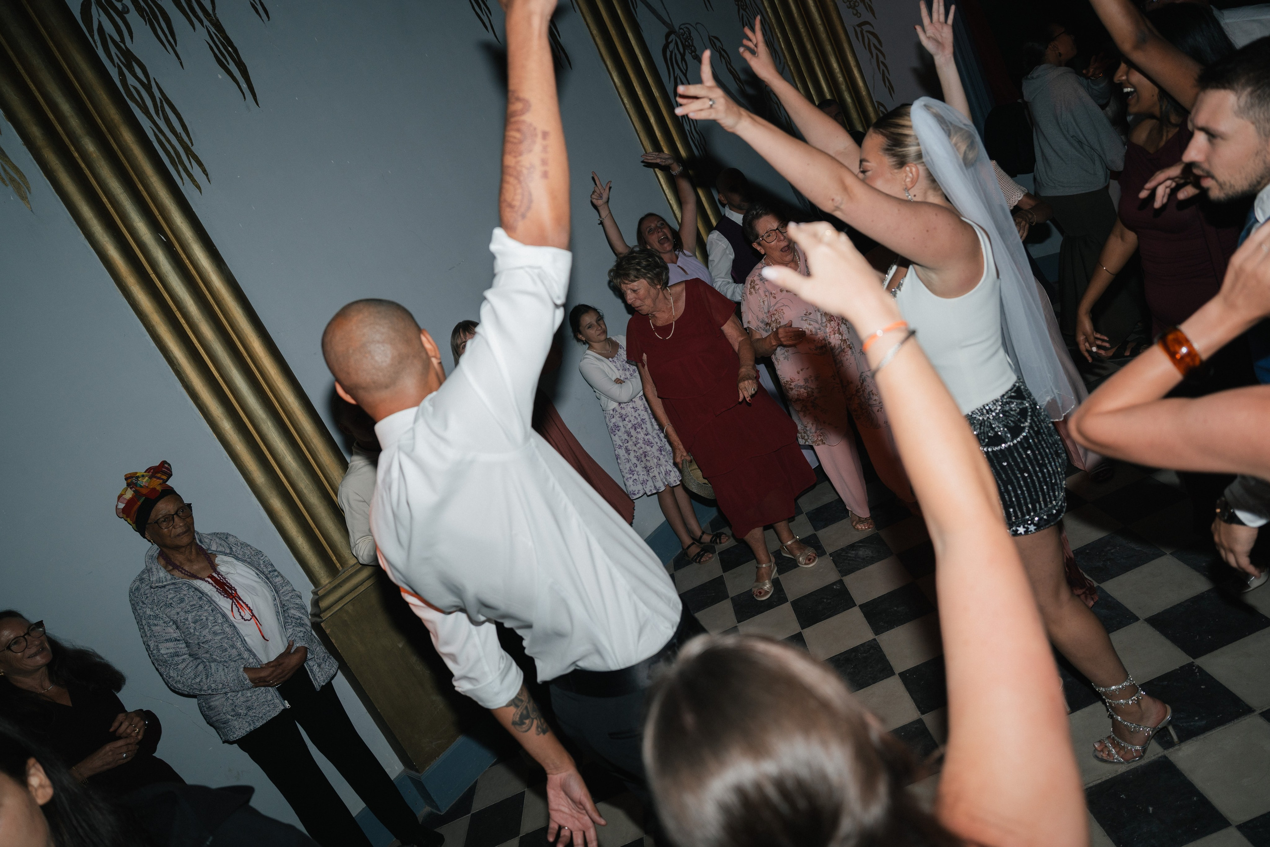 Full wedding gallery - 14h de couverture. Lucy Hubert — Photographe de mariage à Paris et en France
