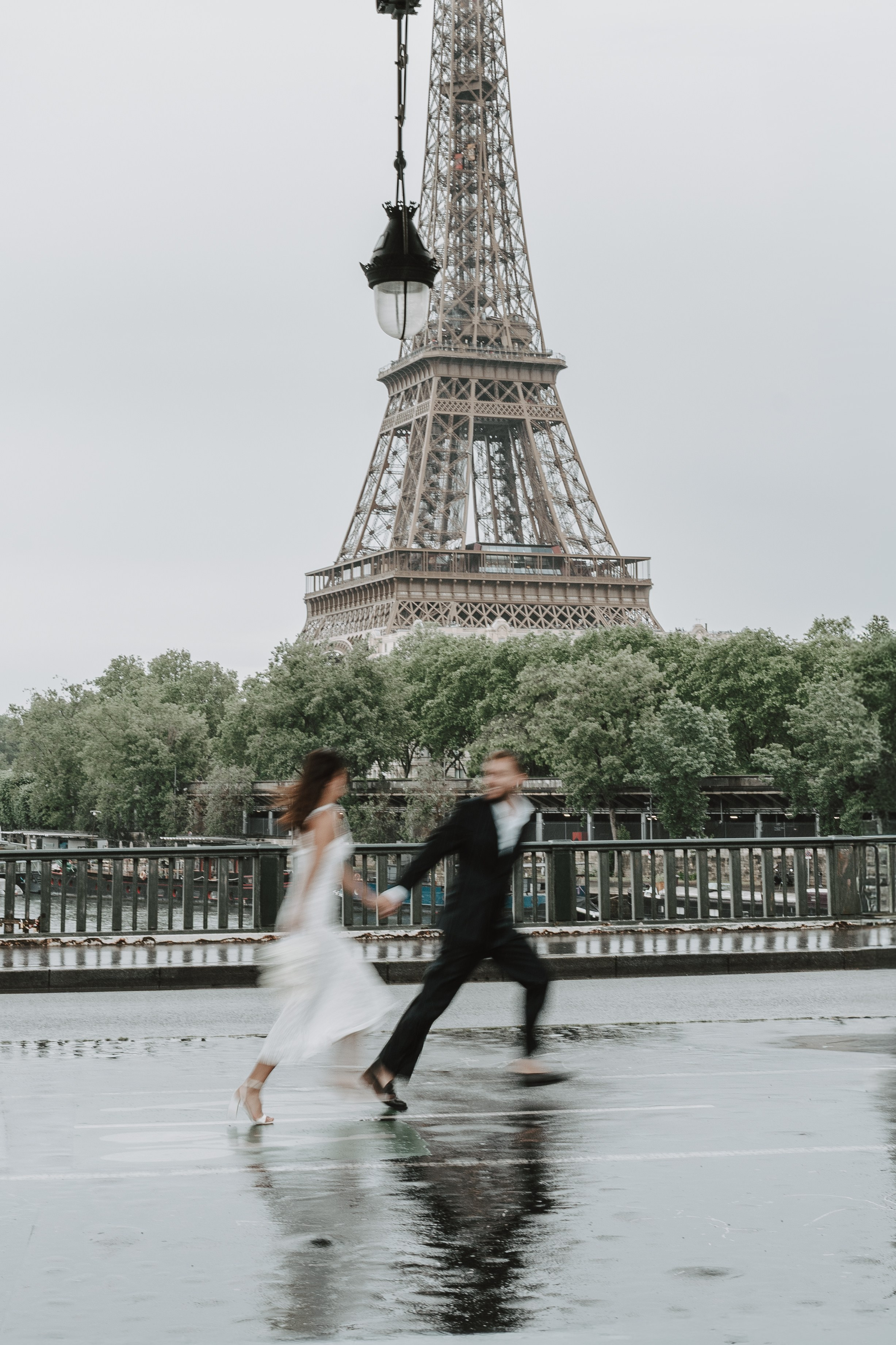 Pré-engagement à Paris. Lucy Hubert — Photographe de mariage à Paris et en France