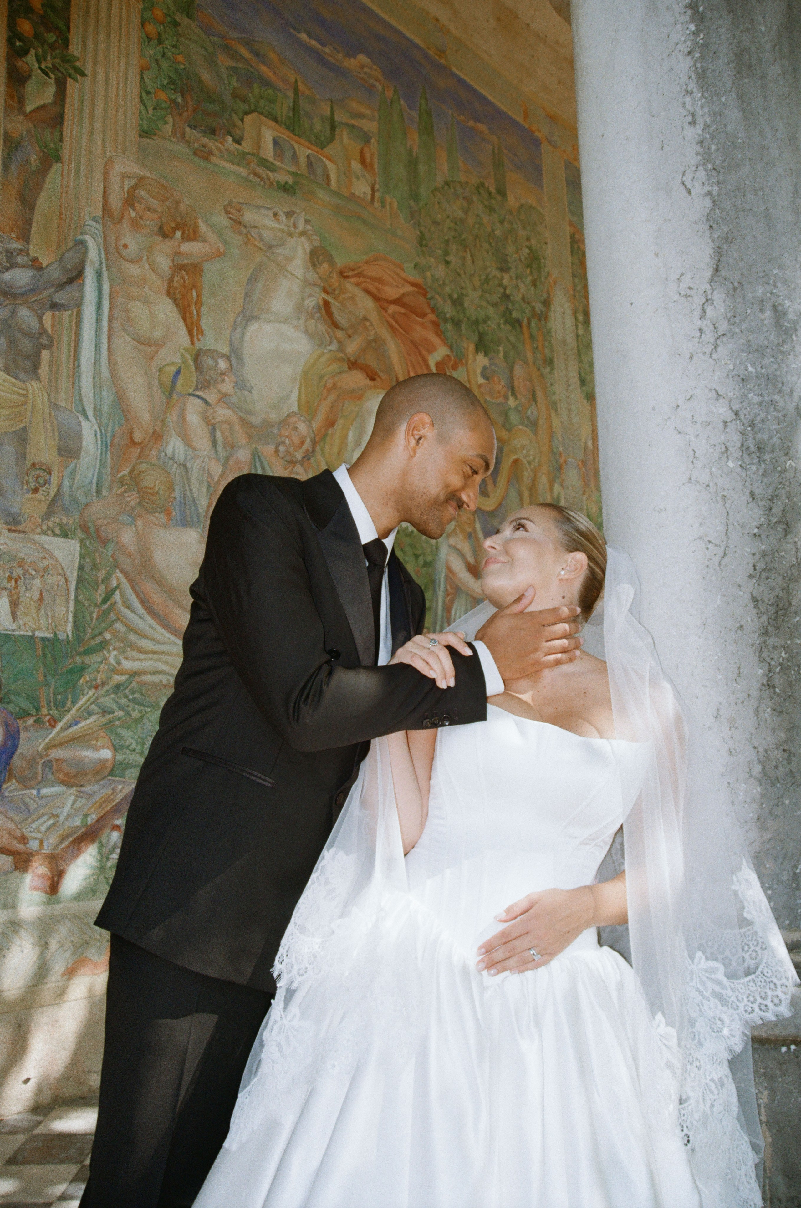 À l’argentique. Lucy Hubert — Photographe de mariage à Paris et en France
