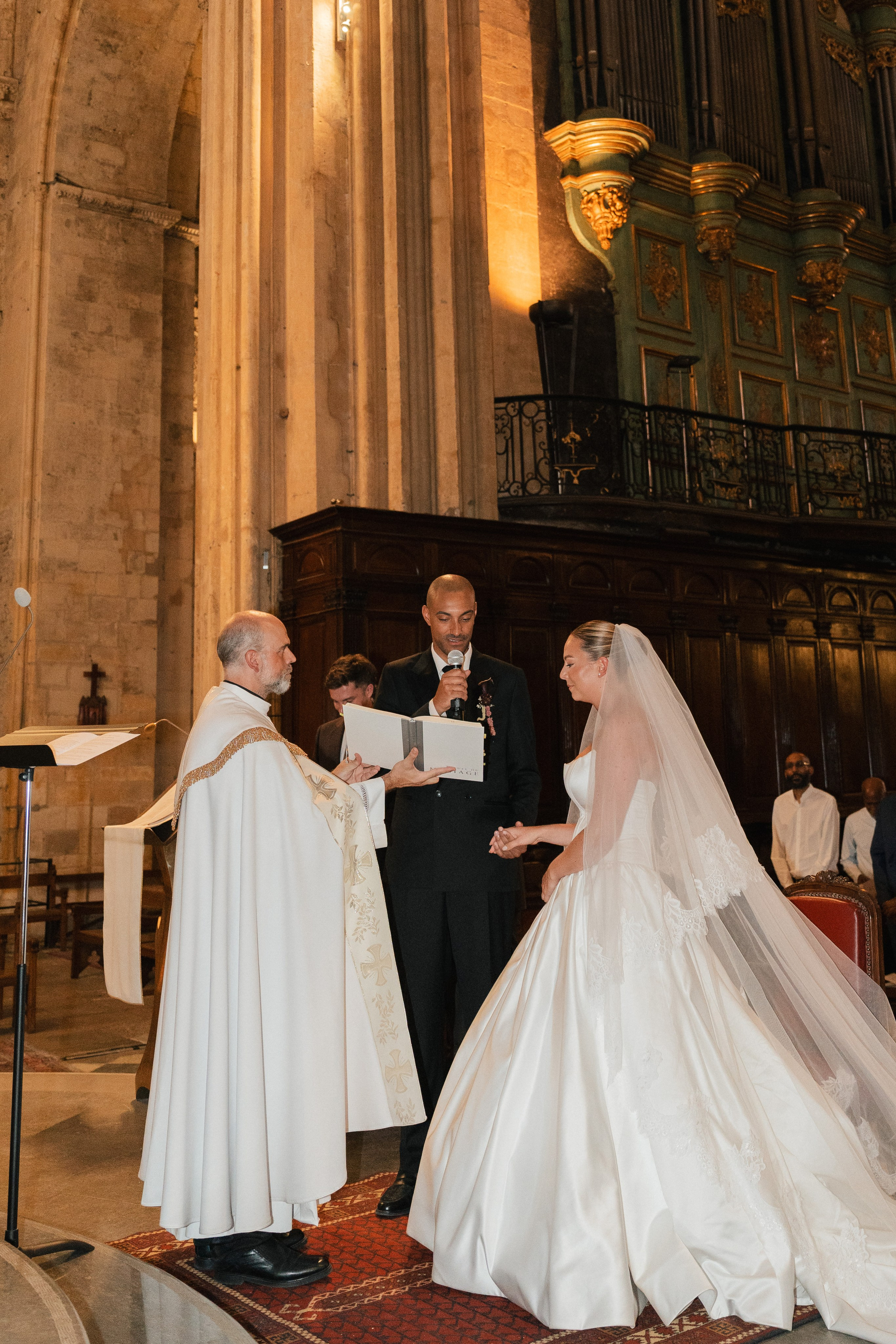 Full wedding gallery - 14h de couverture. Lucy Hubert — Photographe de mariage à Paris et en France