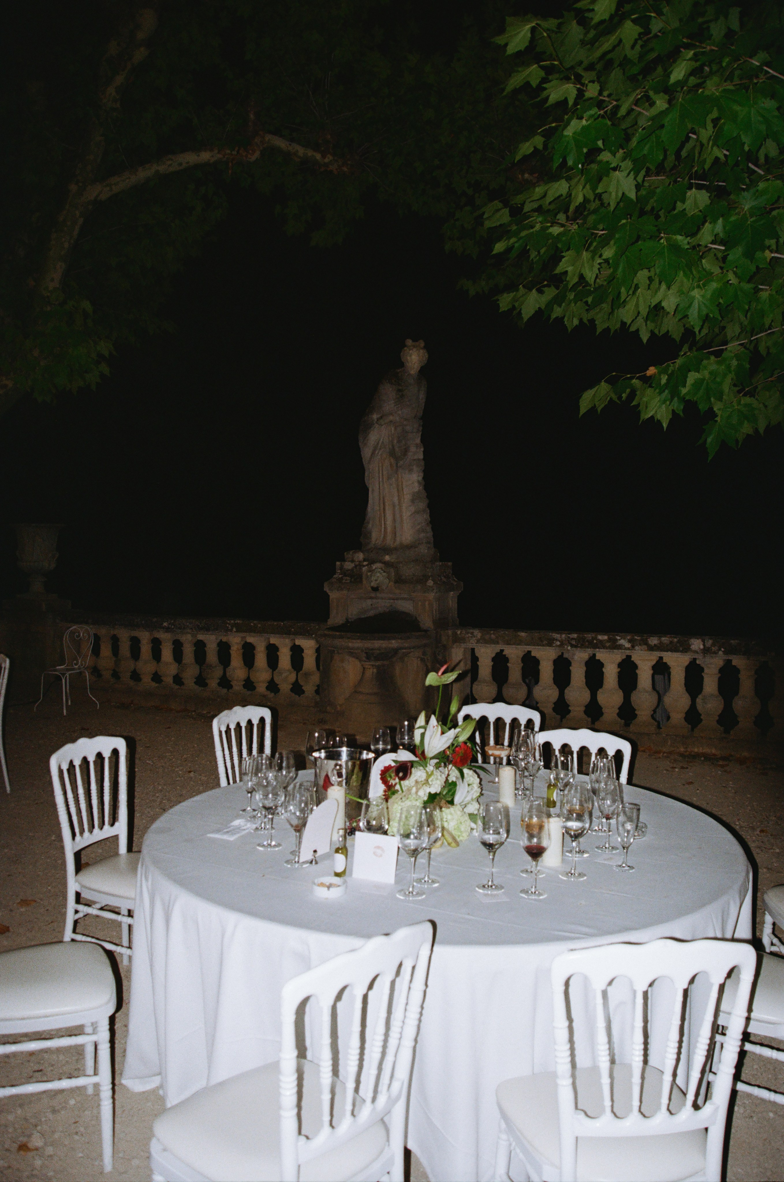 À l’argentique. Lucy Hubert — Photographe de mariage à Paris et en France