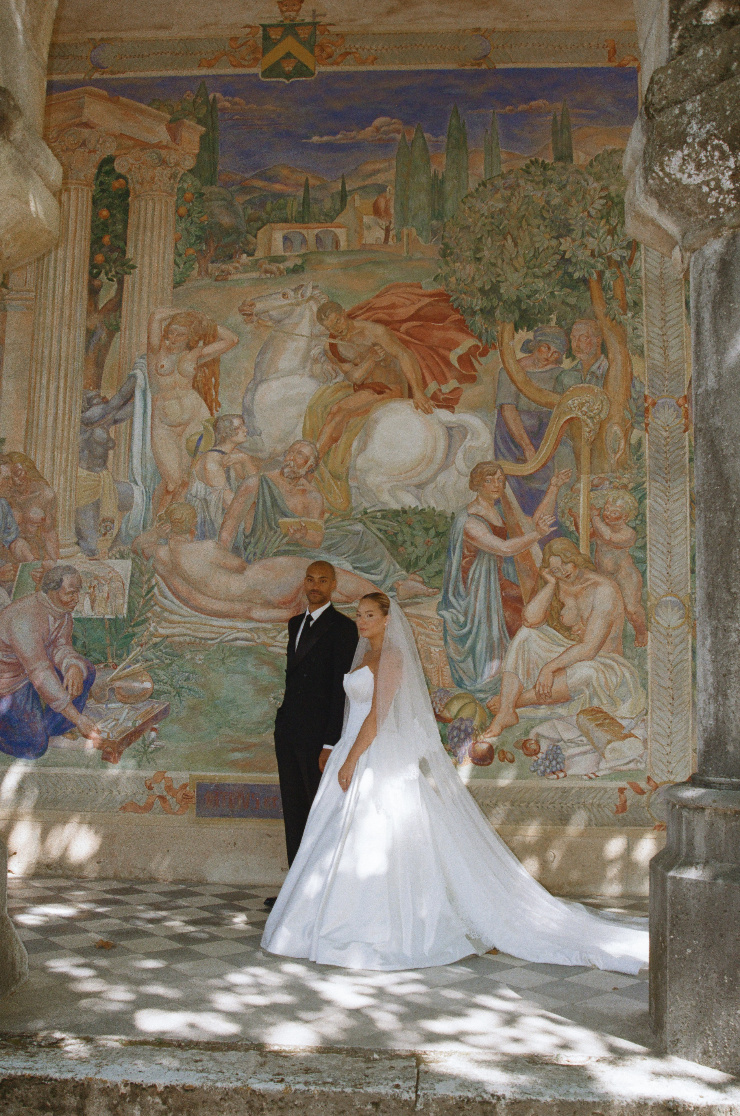 À l’argentique. Lucy Hubert — Photographe de mariage à Paris et en France