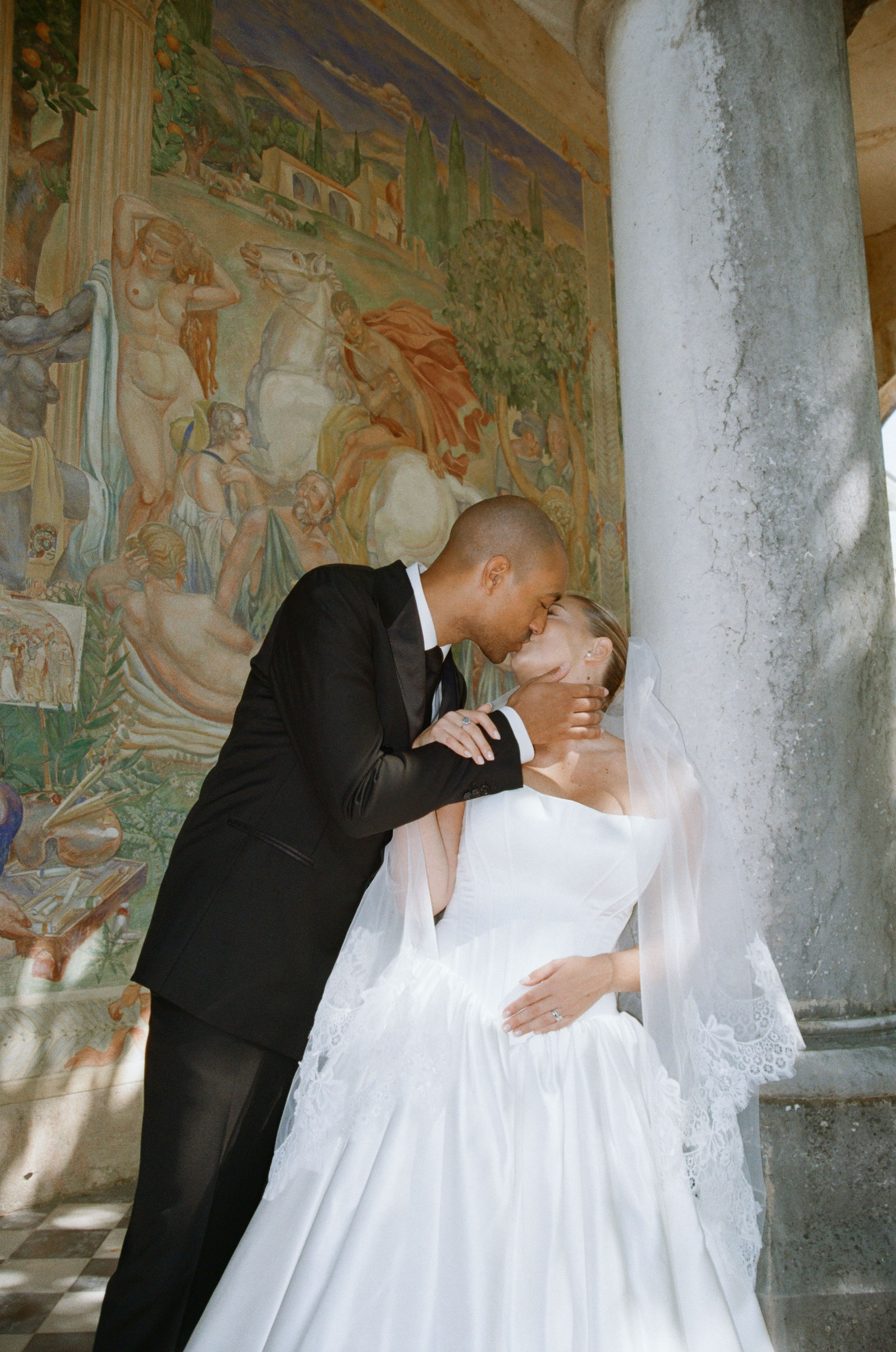 À l’argentique. Lucy Hubert — Photographe de mariage à Paris et en France