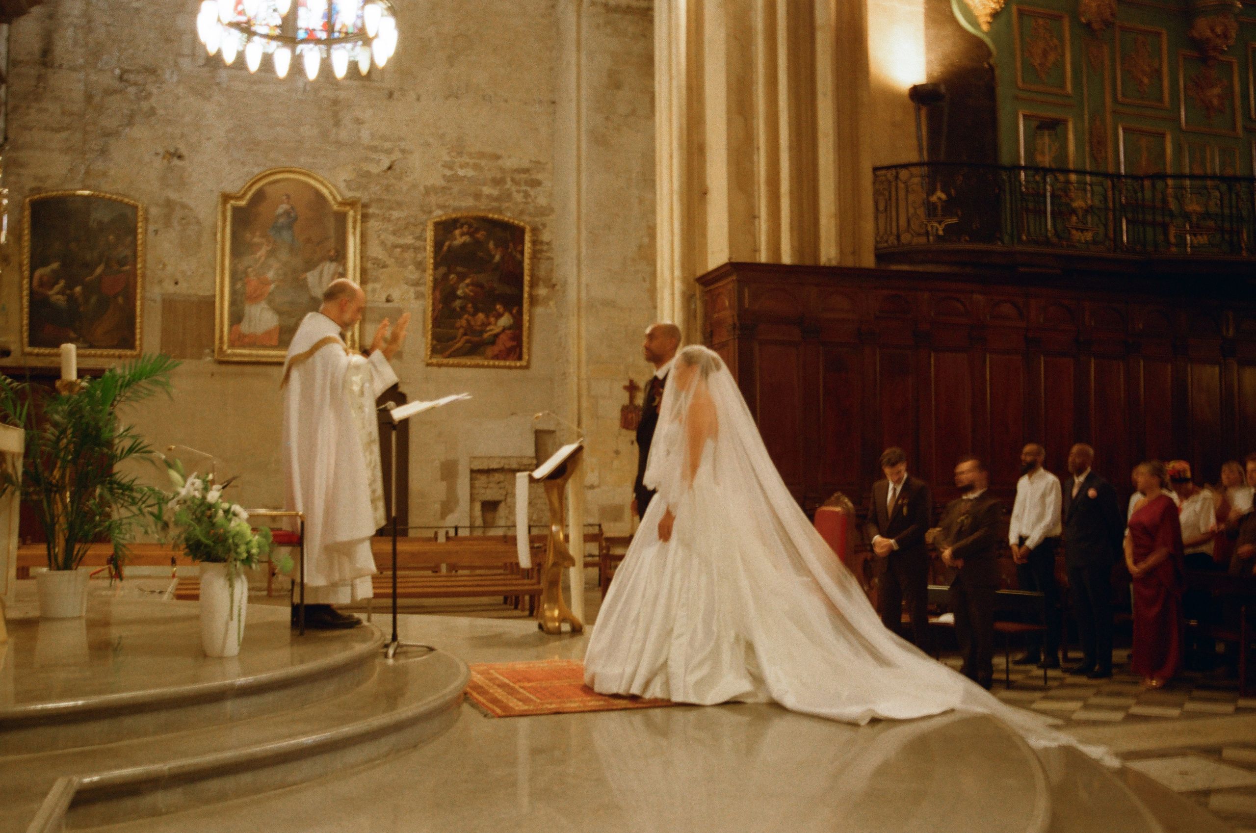 À l’argentique. Lucy Hubert — Photographe de mariage à Paris et en France