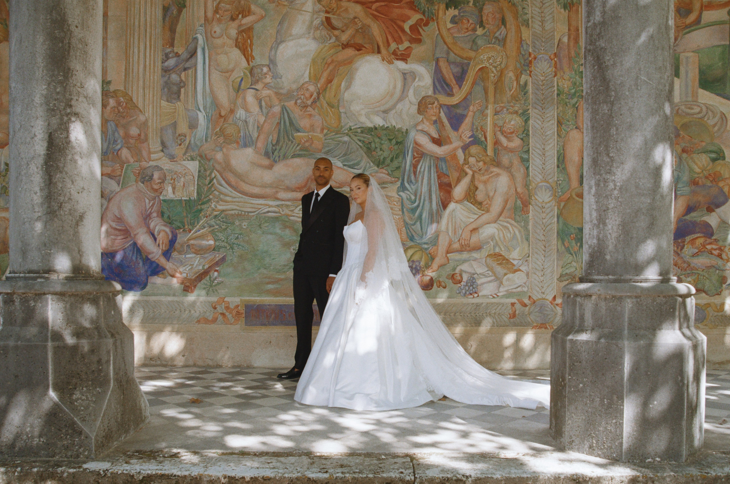 À l’argentique. Lucy Hubert — Photographe de mariage à Paris et en France