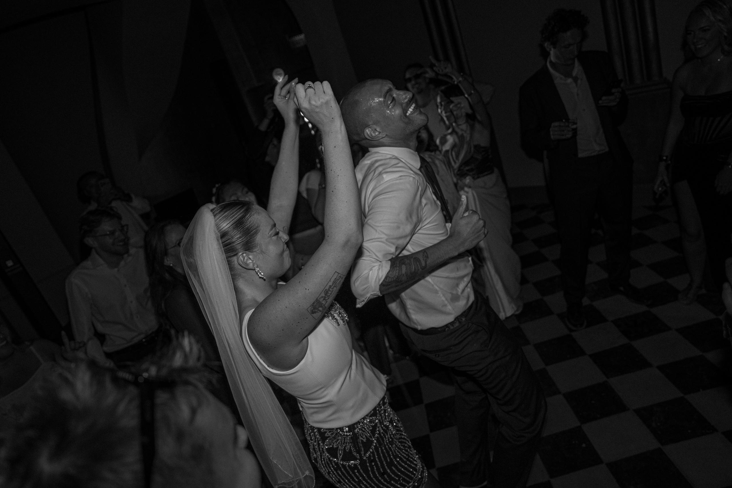 Full wedding gallery - 14h de couverture. Lucy Hubert — Photographe de mariage à Paris et en France