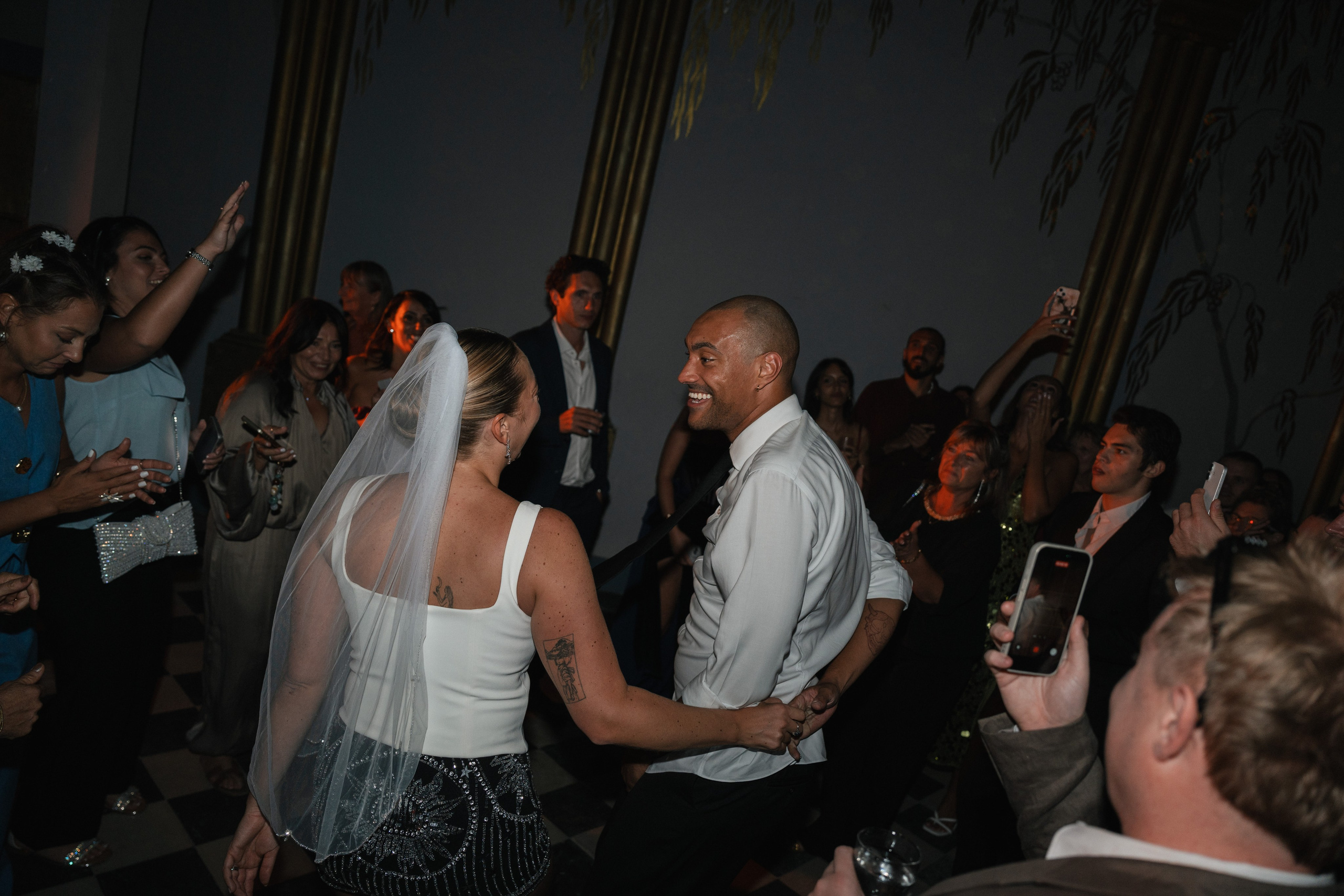 Full wedding gallery - 14h de couverture. Lucy Hubert — Photographe de mariage à Paris et en France