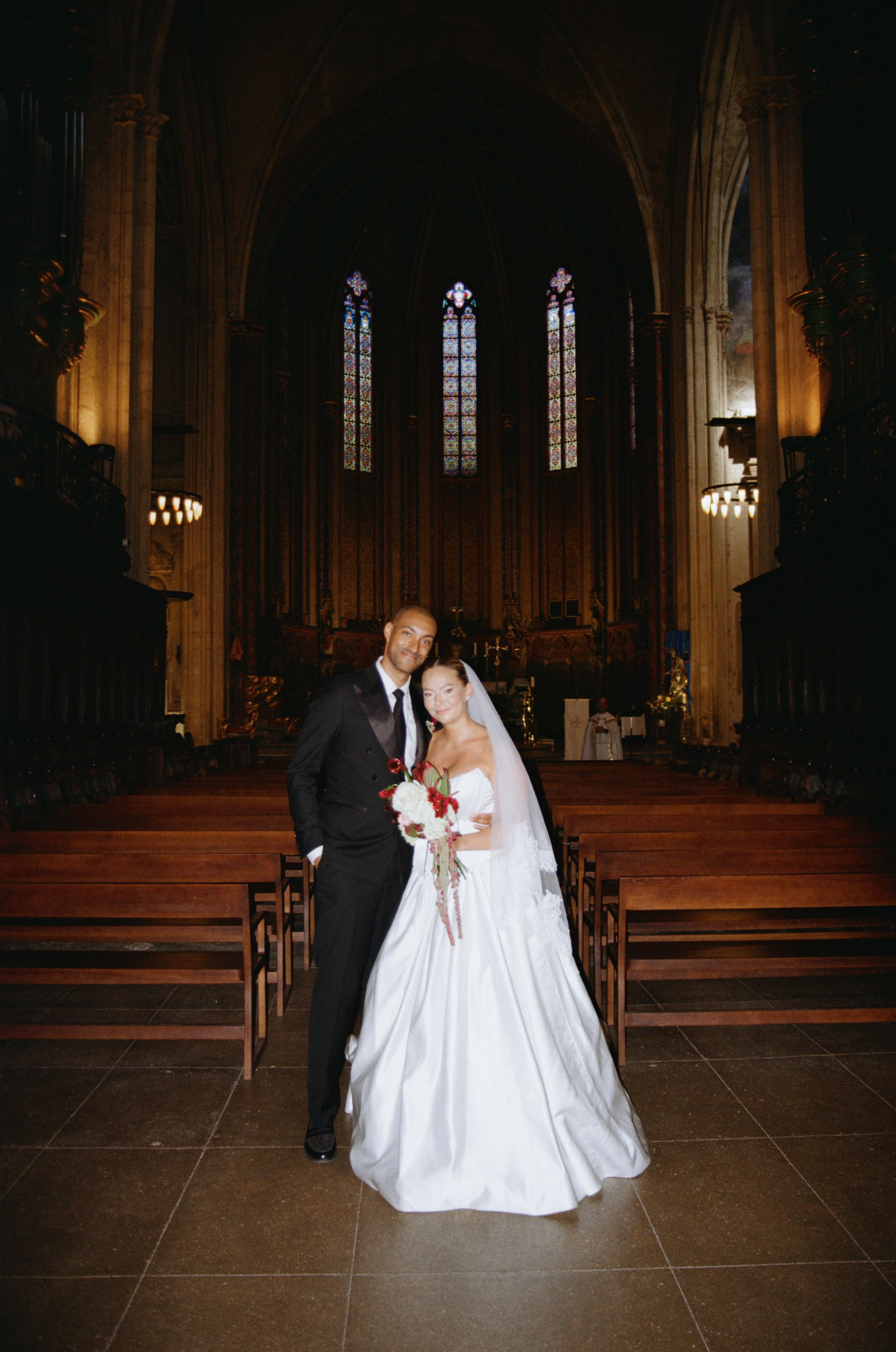 À l’argentique. Lucy Hubert — Photographe de mariage à Paris et en France