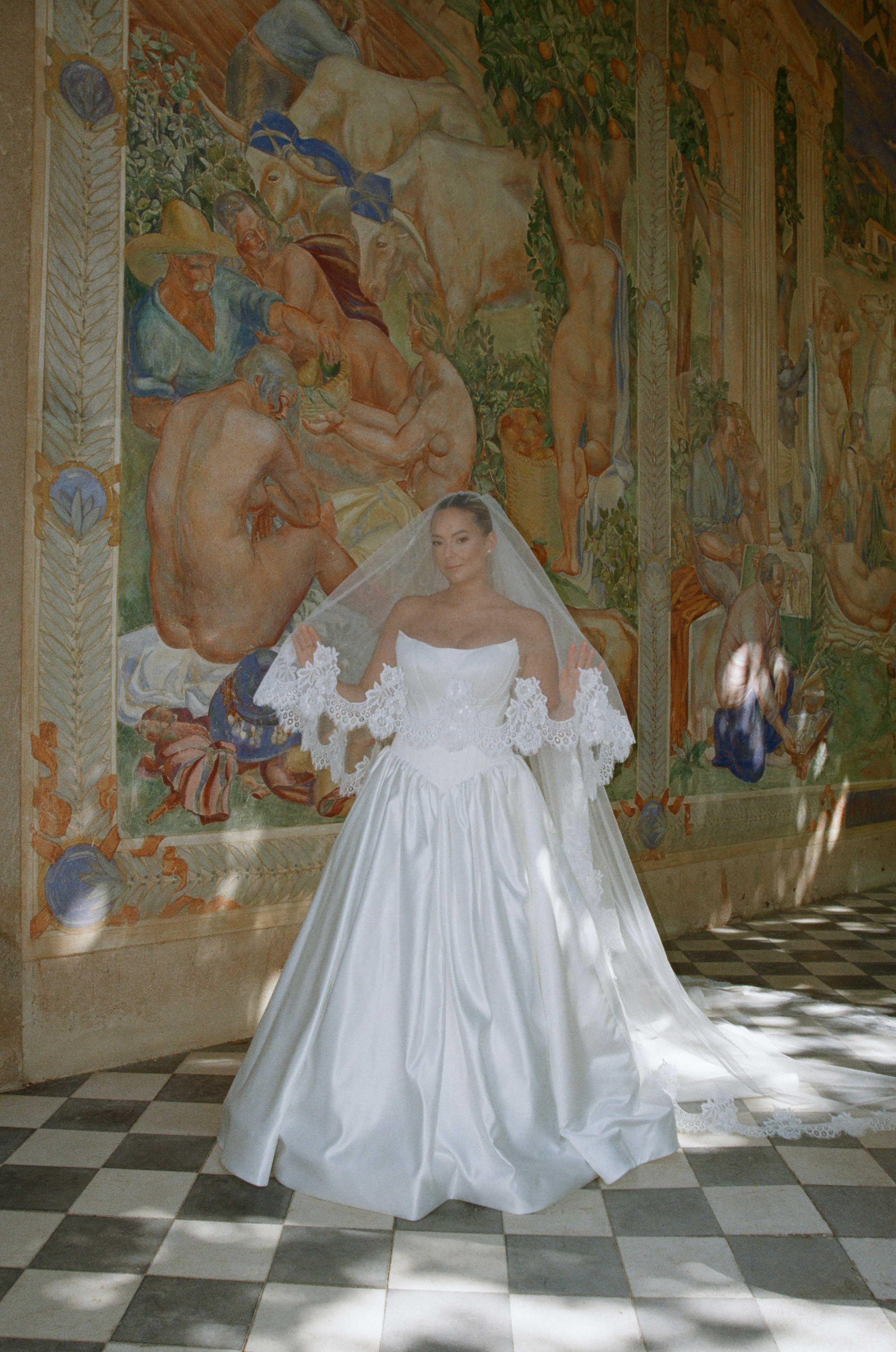 À l’argentique. Lucy Hubert — Photographe de mariage à Paris et en France
