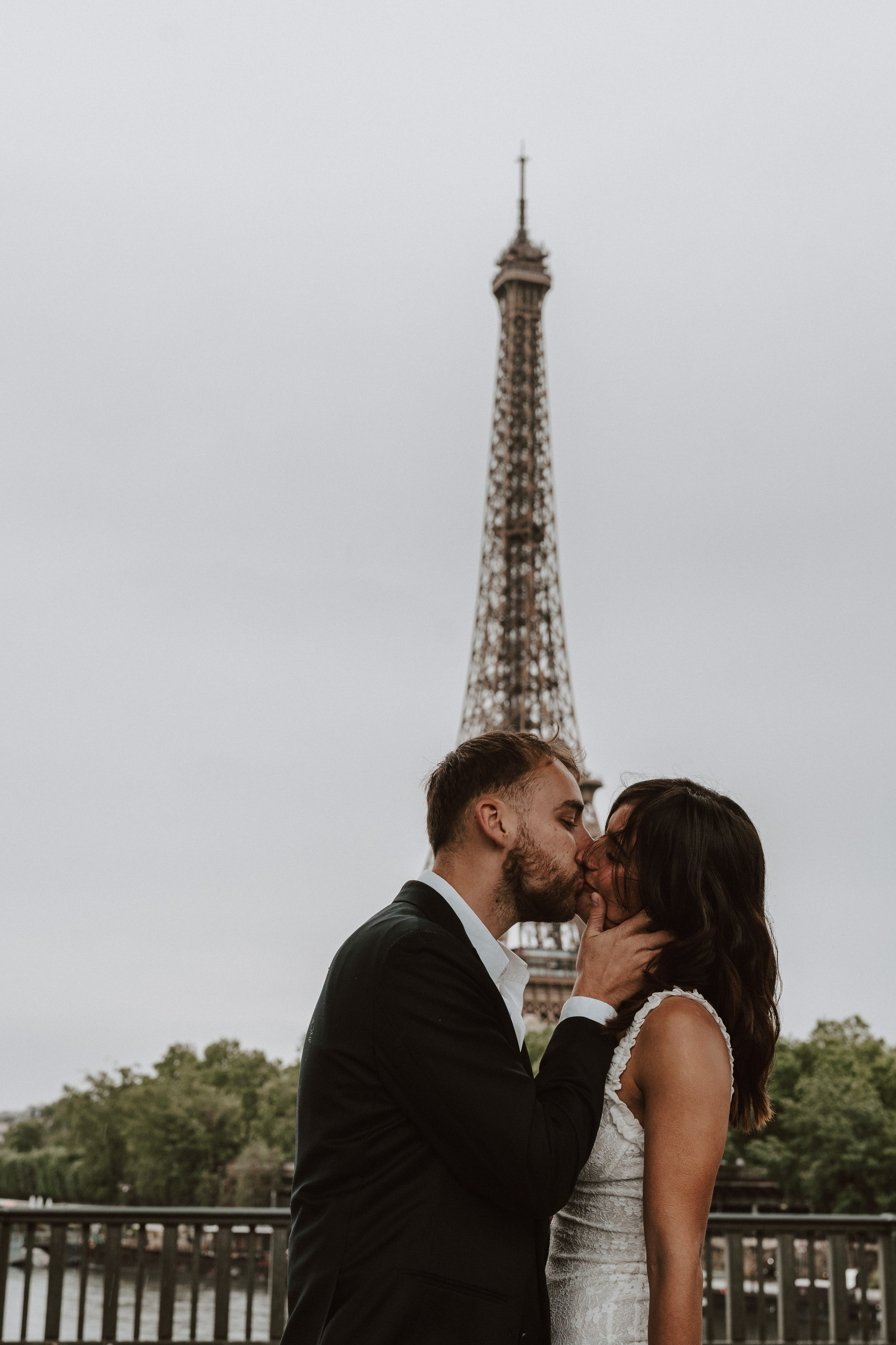 Pré-engagement à Paris. Lucy Hubert — Photographe de mariage à Paris et en France
