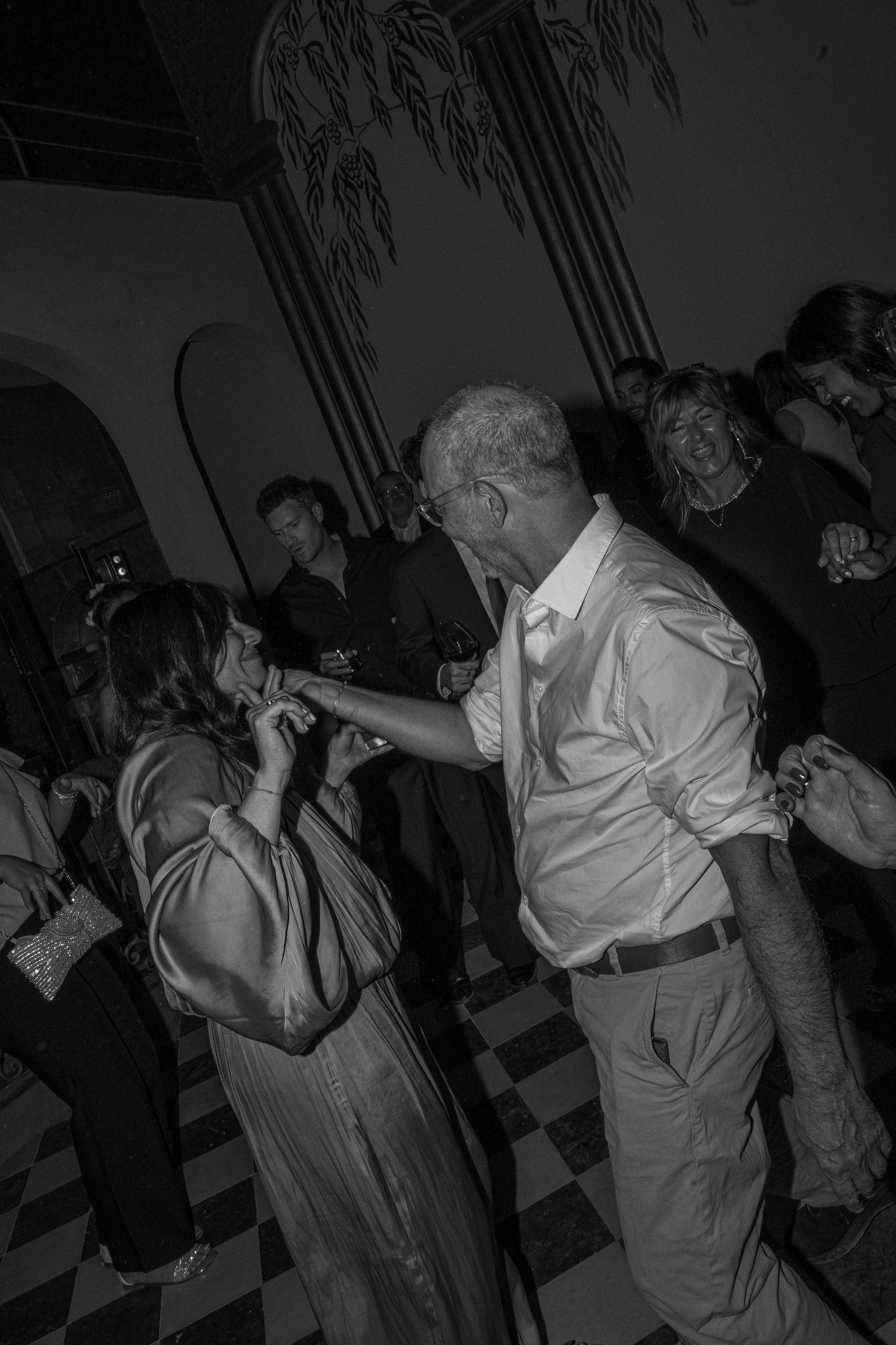 Full wedding gallery - 14h de couverture. Lucy Hubert — Photographe de mariage à Paris et en France