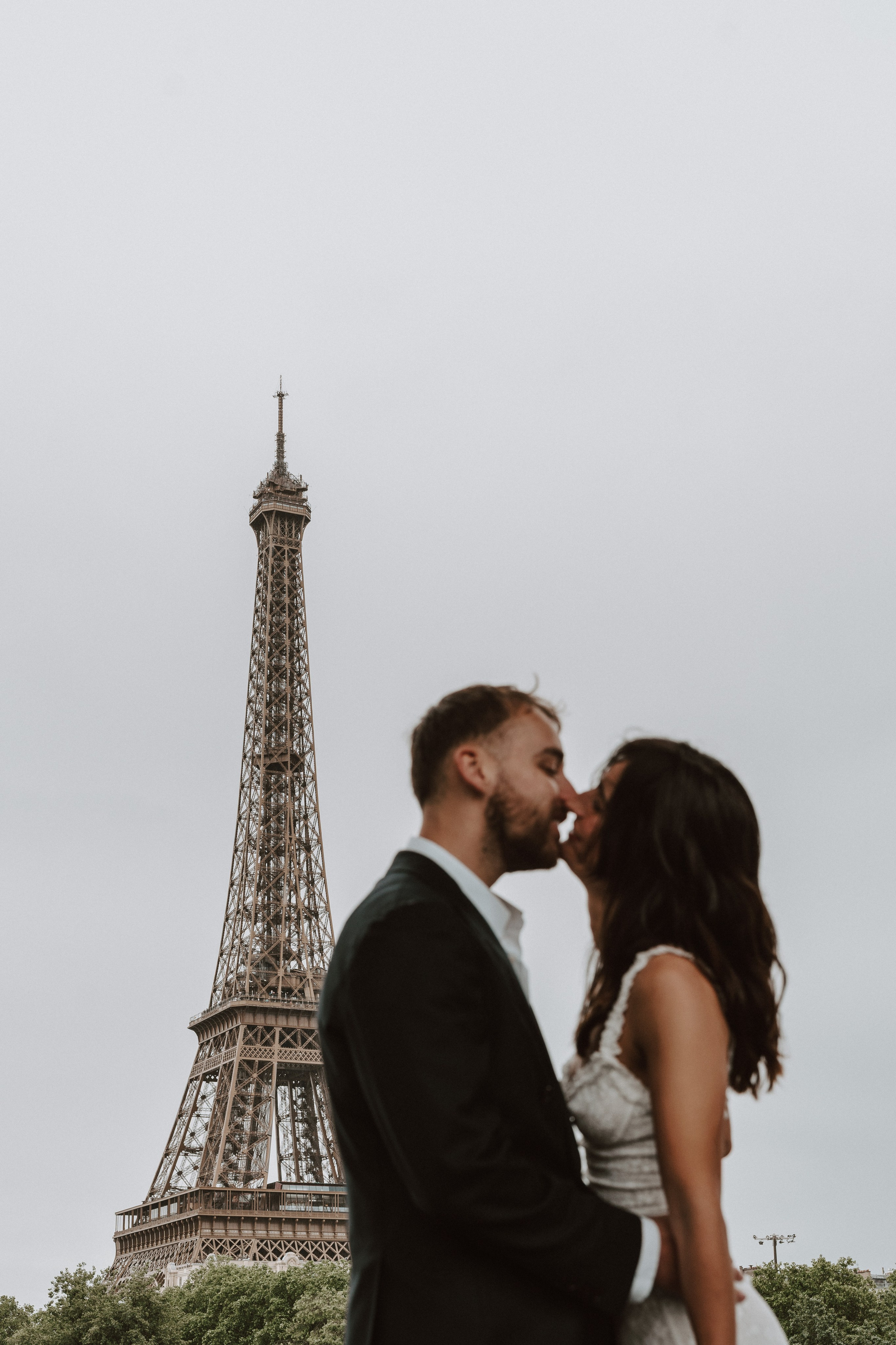 Pré-engagement à Paris. Lucy Hubert — Photographe de mariage à Paris et en France