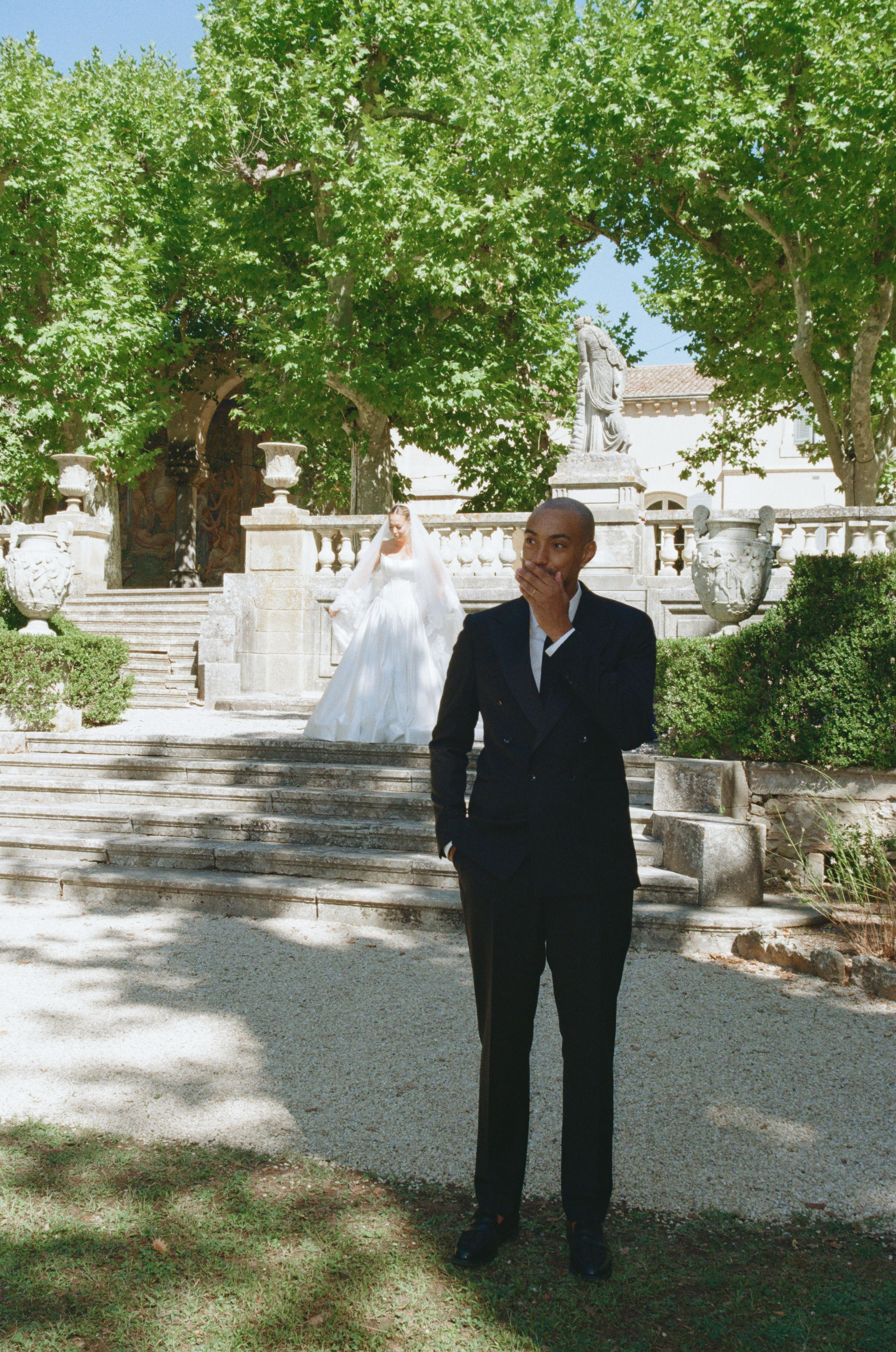 À l’argentique. Lucy Hubert — Photographe de mariage à Paris et en France