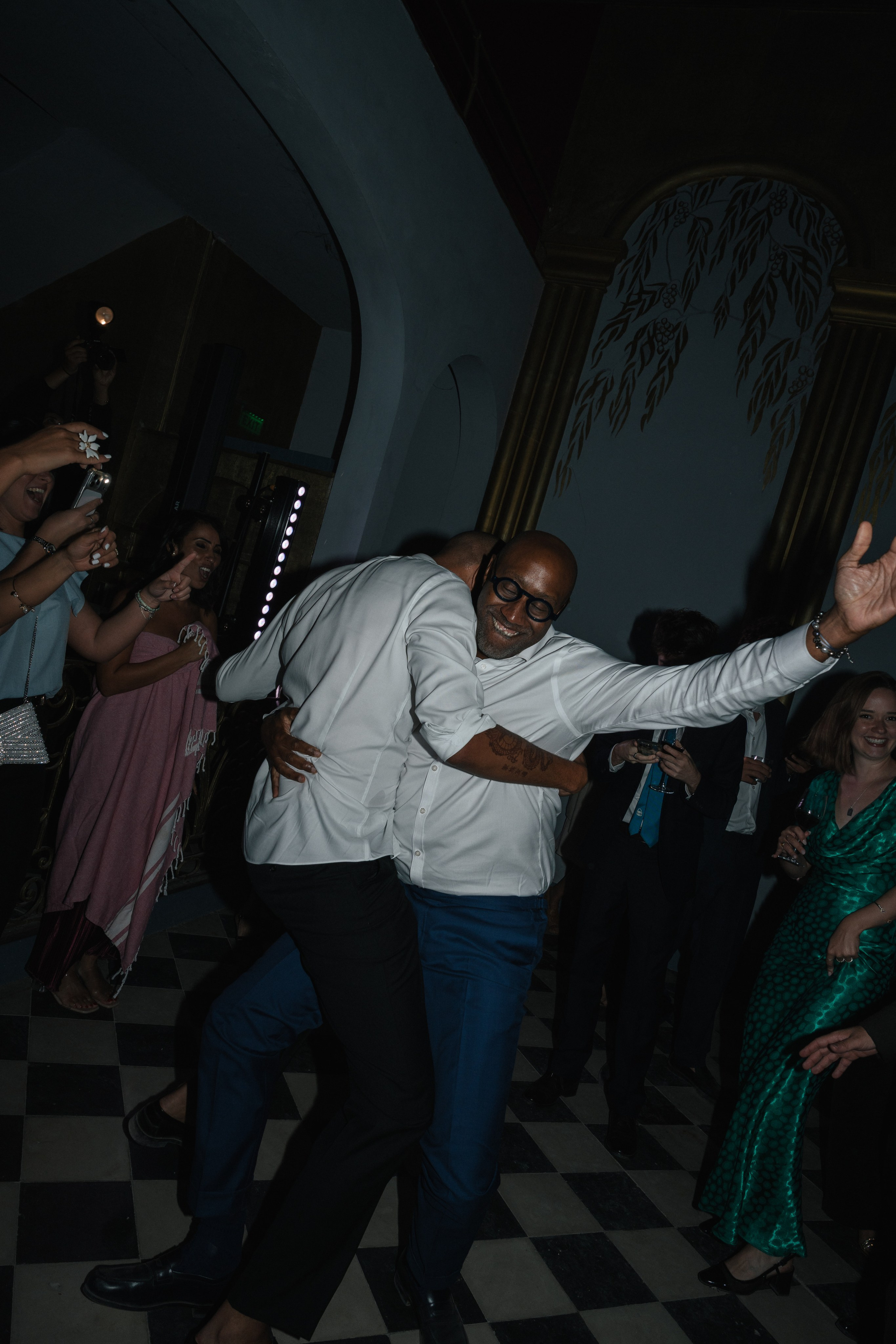 Full wedding gallery - 14h de couverture. Lucy Hubert — Photographe de mariage à Paris et en France