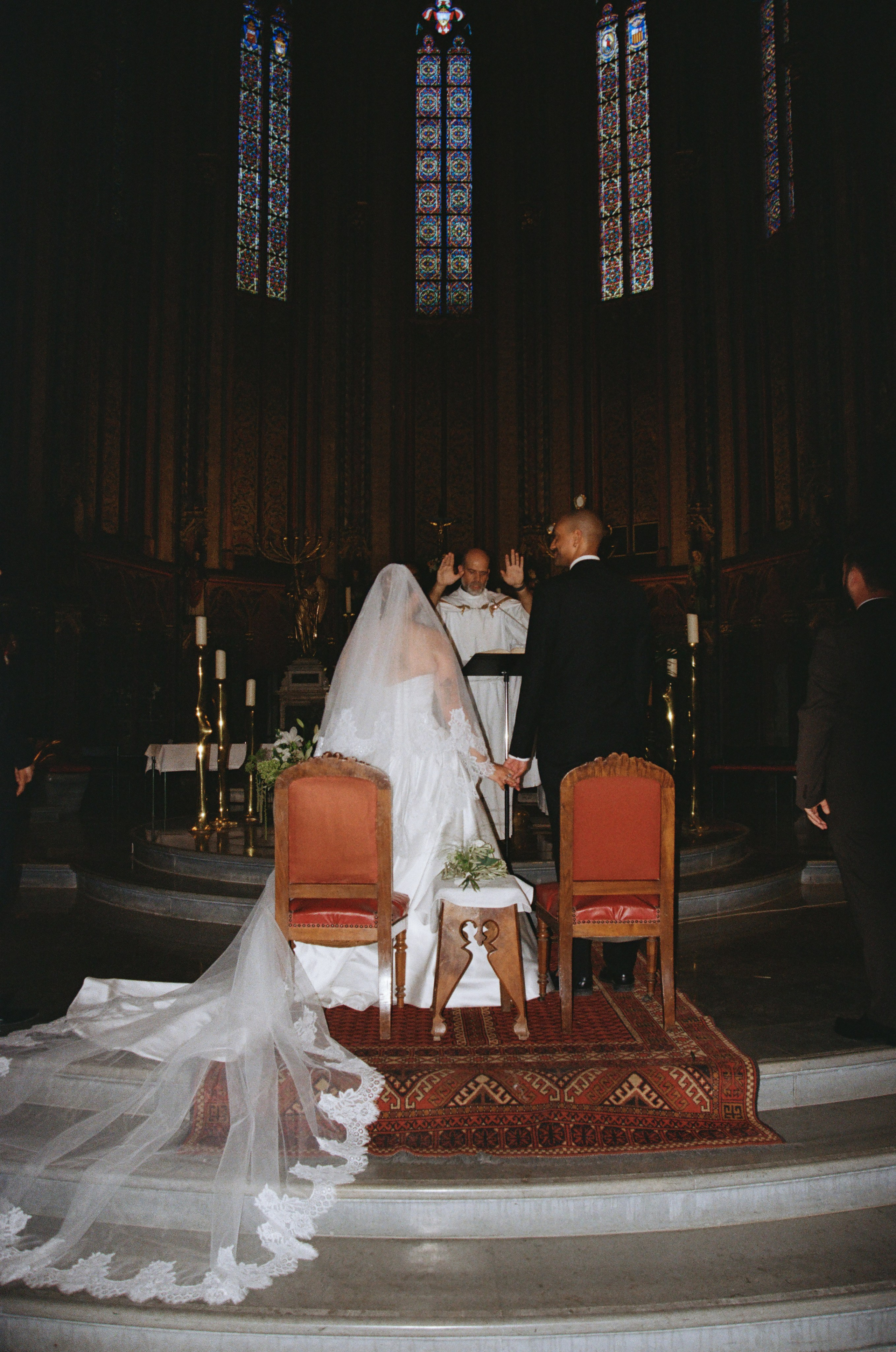 À l’argentique. Lucy Hubert — Photographe de mariage à Paris et en France