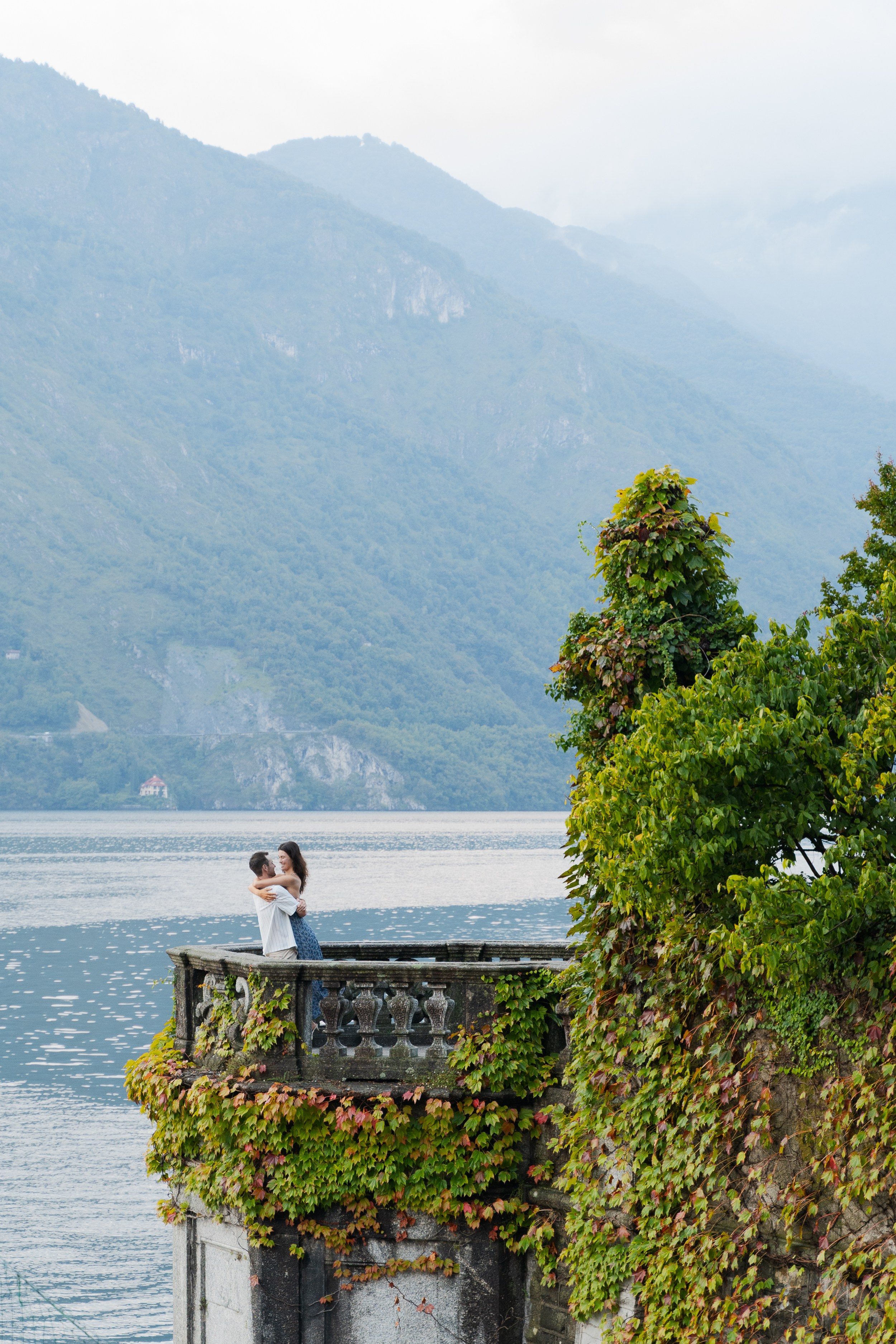 Sunrise Secret Proposal Lake Como. Proposal Photographer in Lake Como