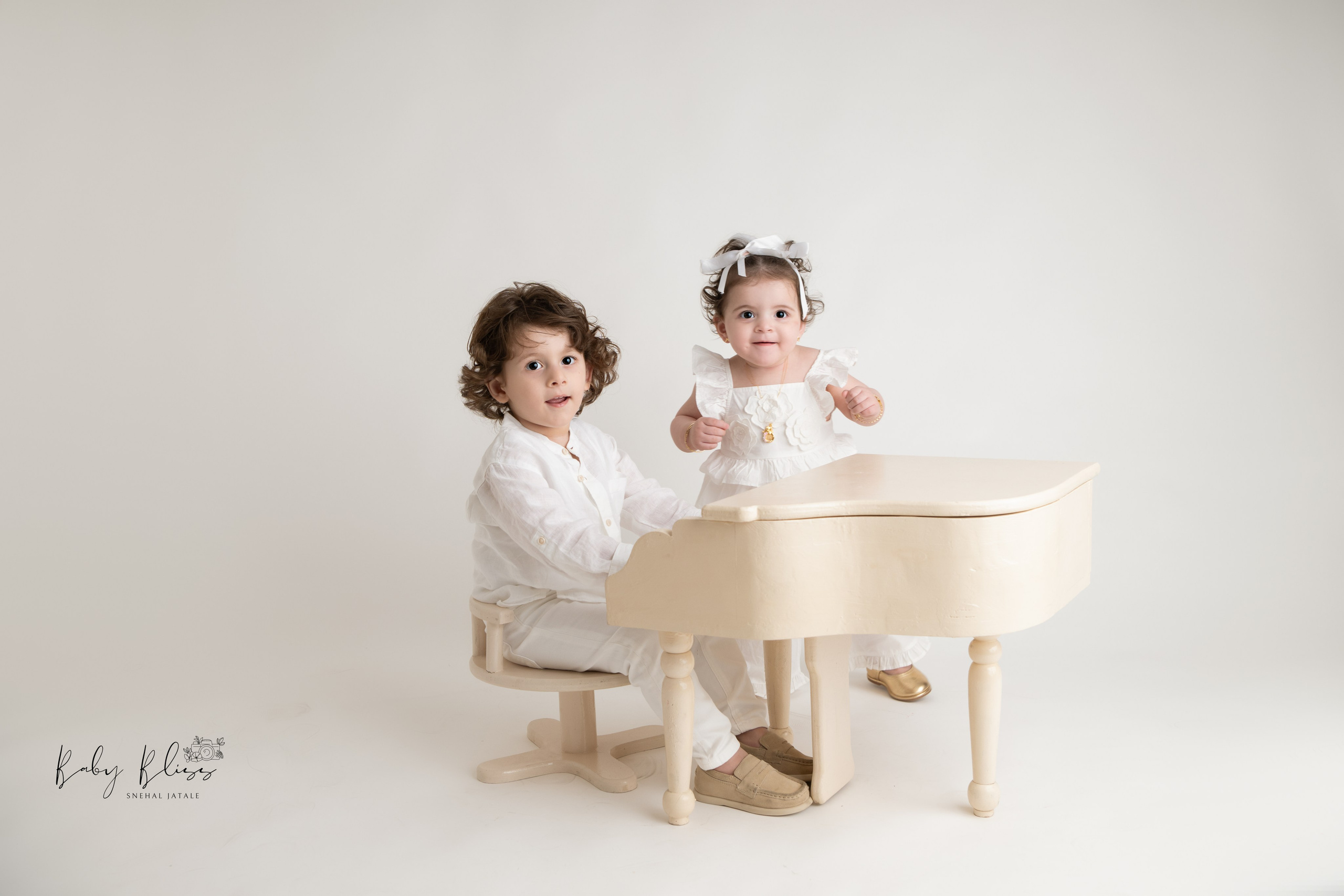 Best family indoor and outdoor photo session in Doha, Qatar. Newborn photo session in Doha Qatar, baby, sitter, cake smash, pre-birthday, maternity, family photographer in Doha, Qatar