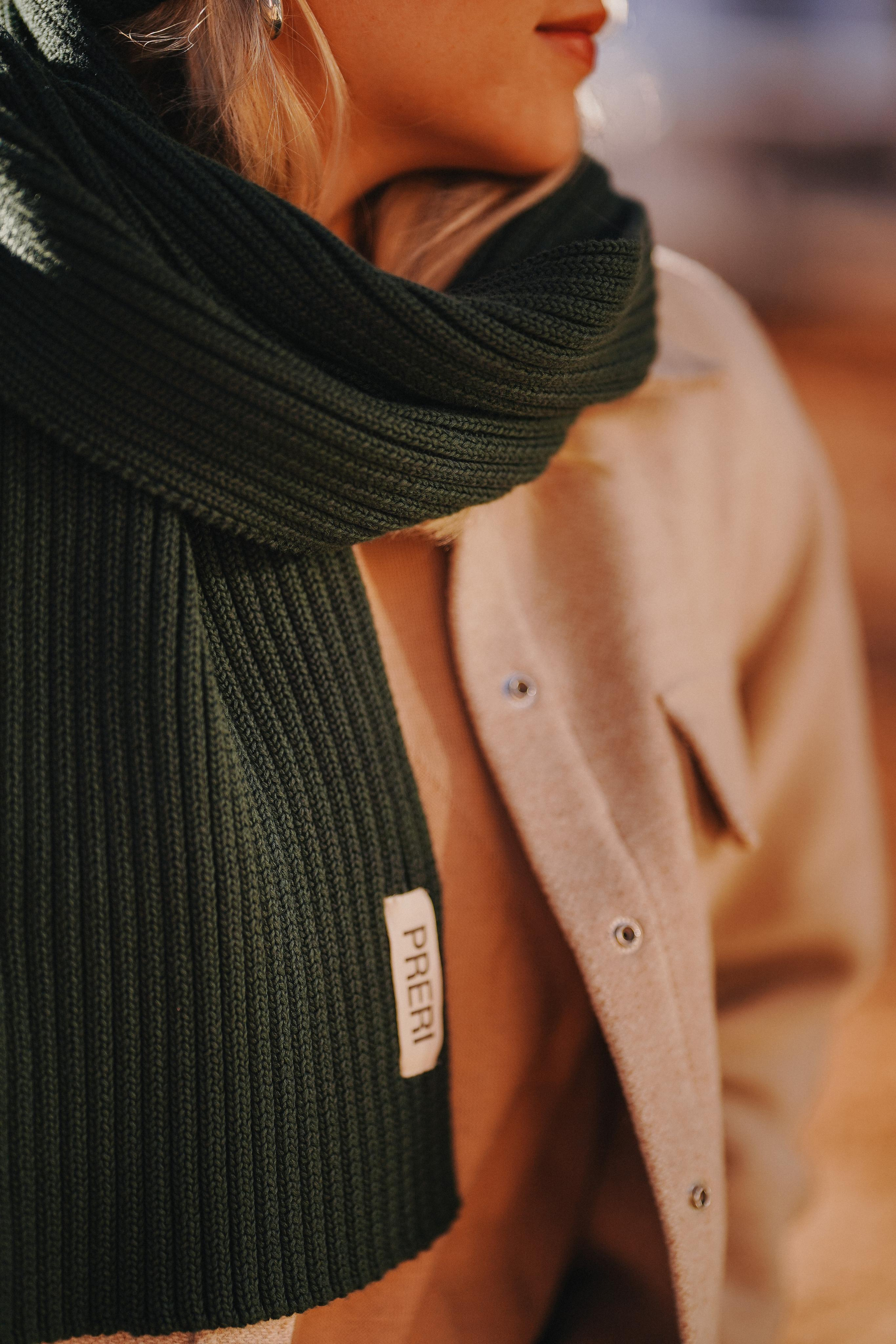 “In the town”. Editorial for https://preri.com/. Julia Pelikánová | Portrait and content photographer in Prague