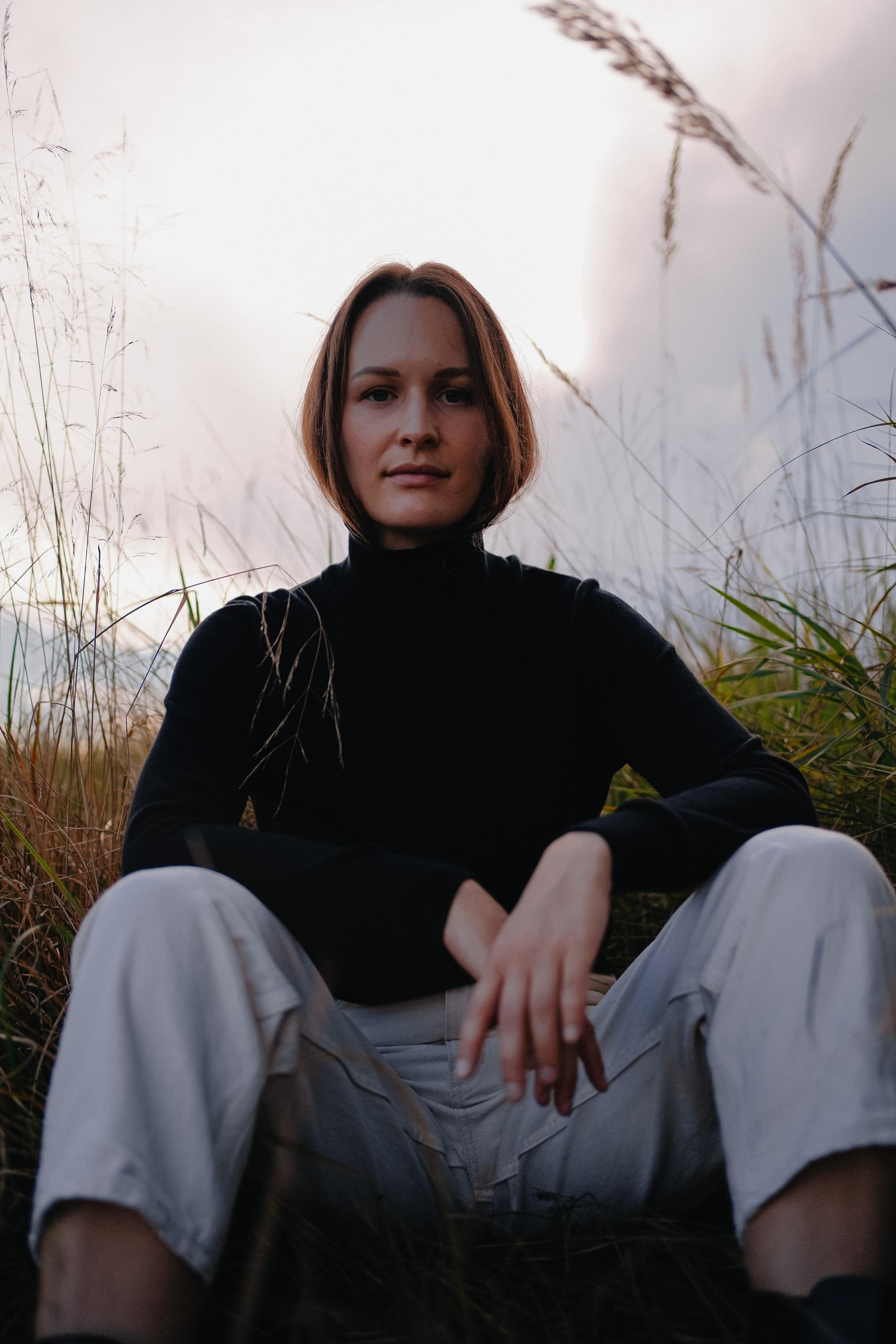 “The last sun rays”. Editorial for https://preri.com/. Julia Pelikánová | Portrait and content photographer in Prague