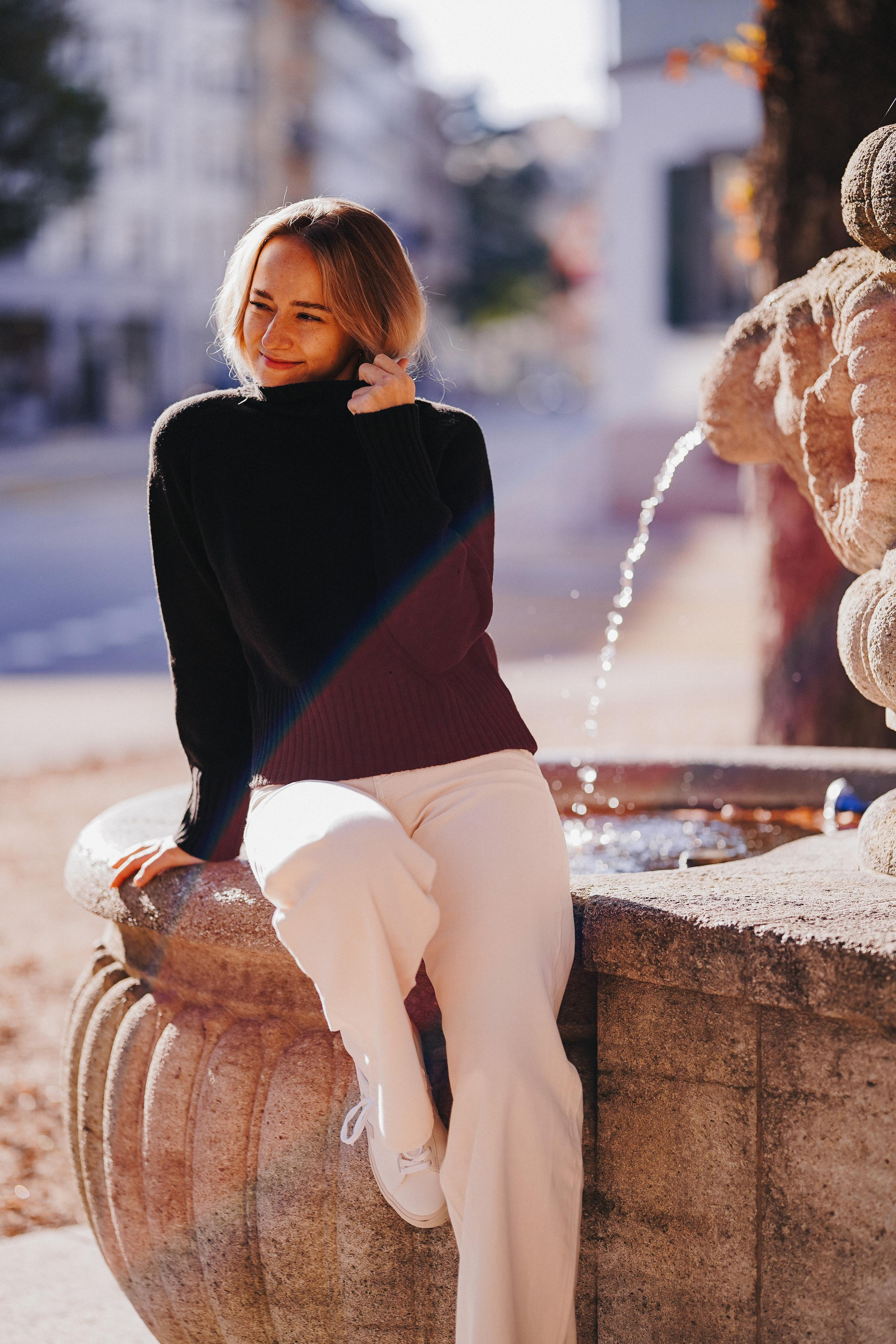 “In the town”. Editorial for https://preri.com/. Julia Pelikánová | Portrait and content photographer in Prague