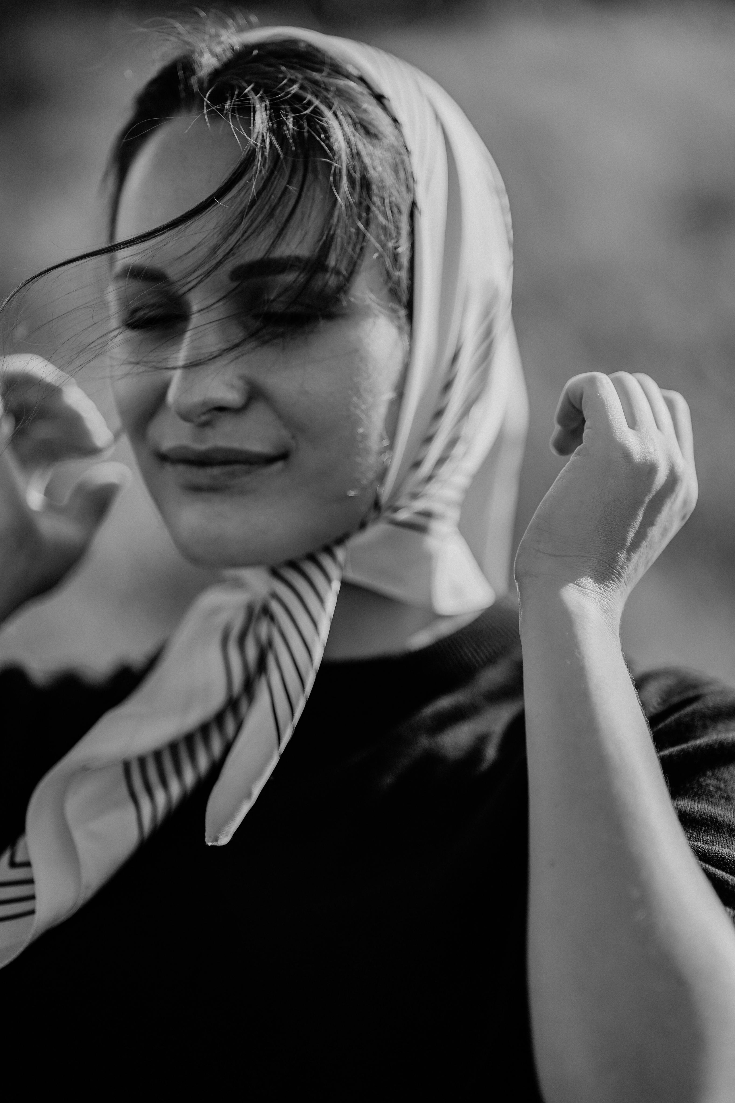 “Summer mood”. Editorial for https://preri.com/. Julia Pelikánová | Portrait and content photographer in Prague